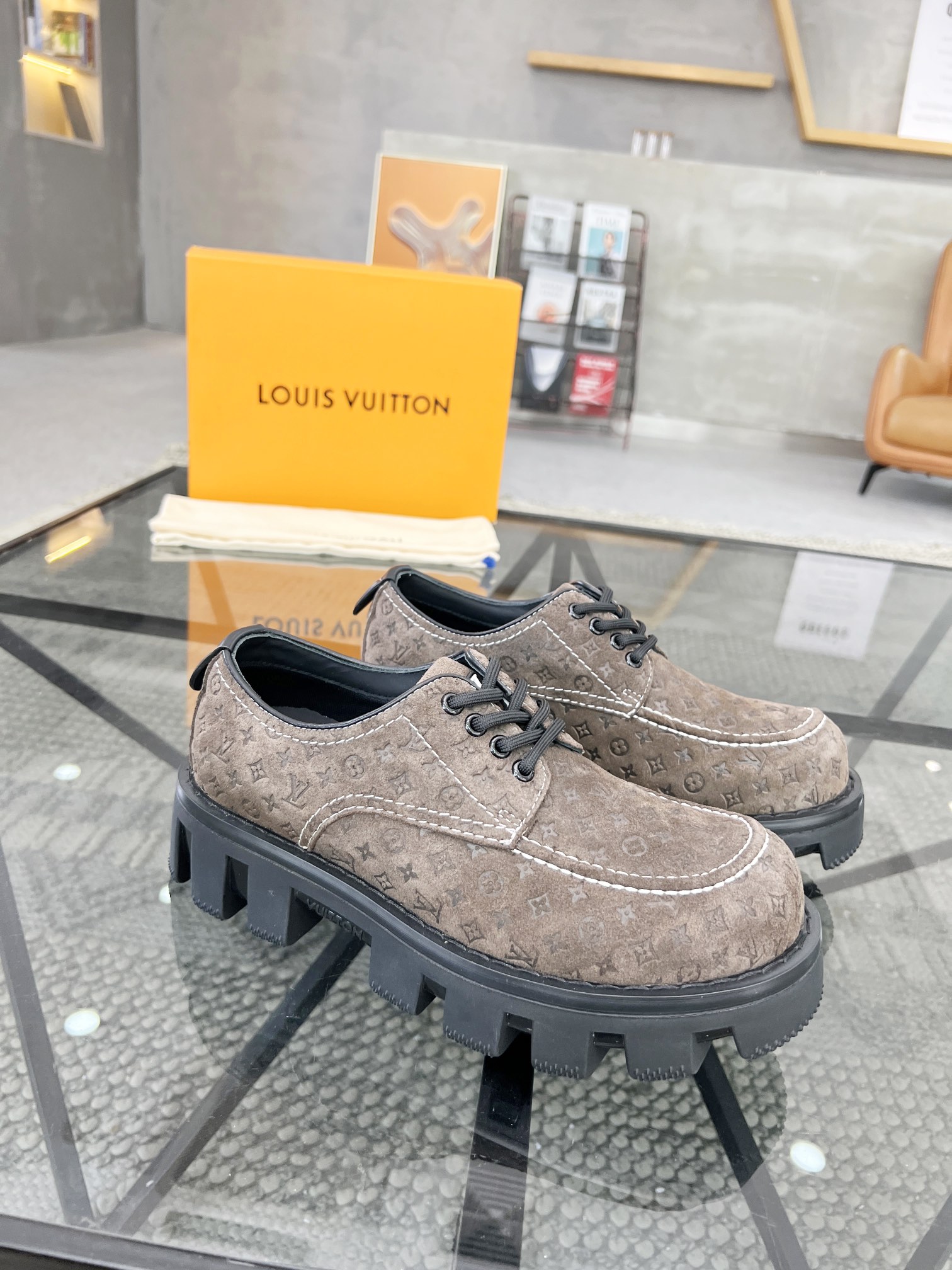 루이비통 LV Ranger 레인저 보트 모노그램 누벅 레더 슈즈 라이트 브라운 상세 이미지 2