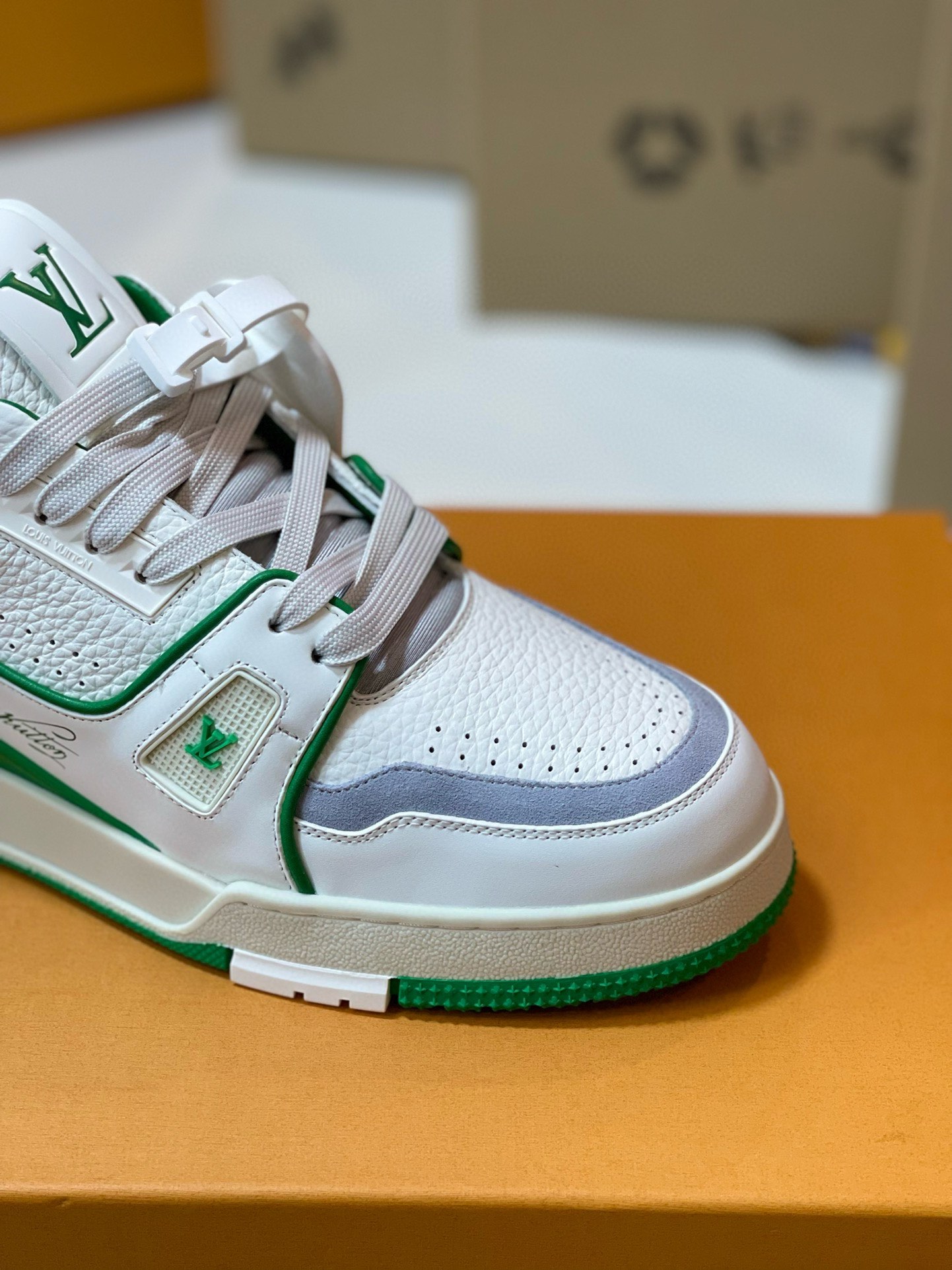 루이비통 LV 트레이너 스니커즈 화이트 그린 상세 이미지 4