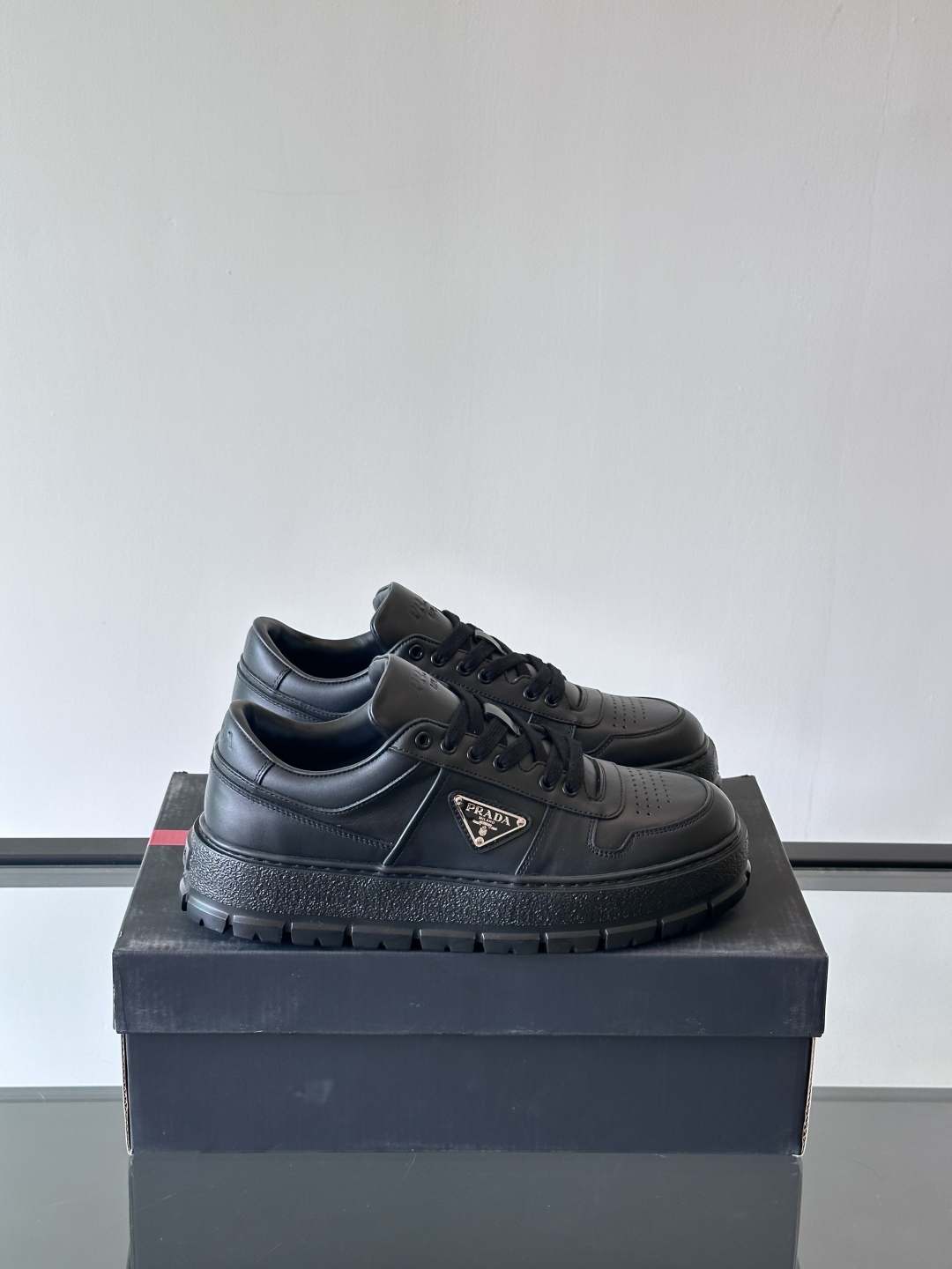 프라다 패딩 나파 레더 레이스업 스니커즈 블랙 상세 이미지 8