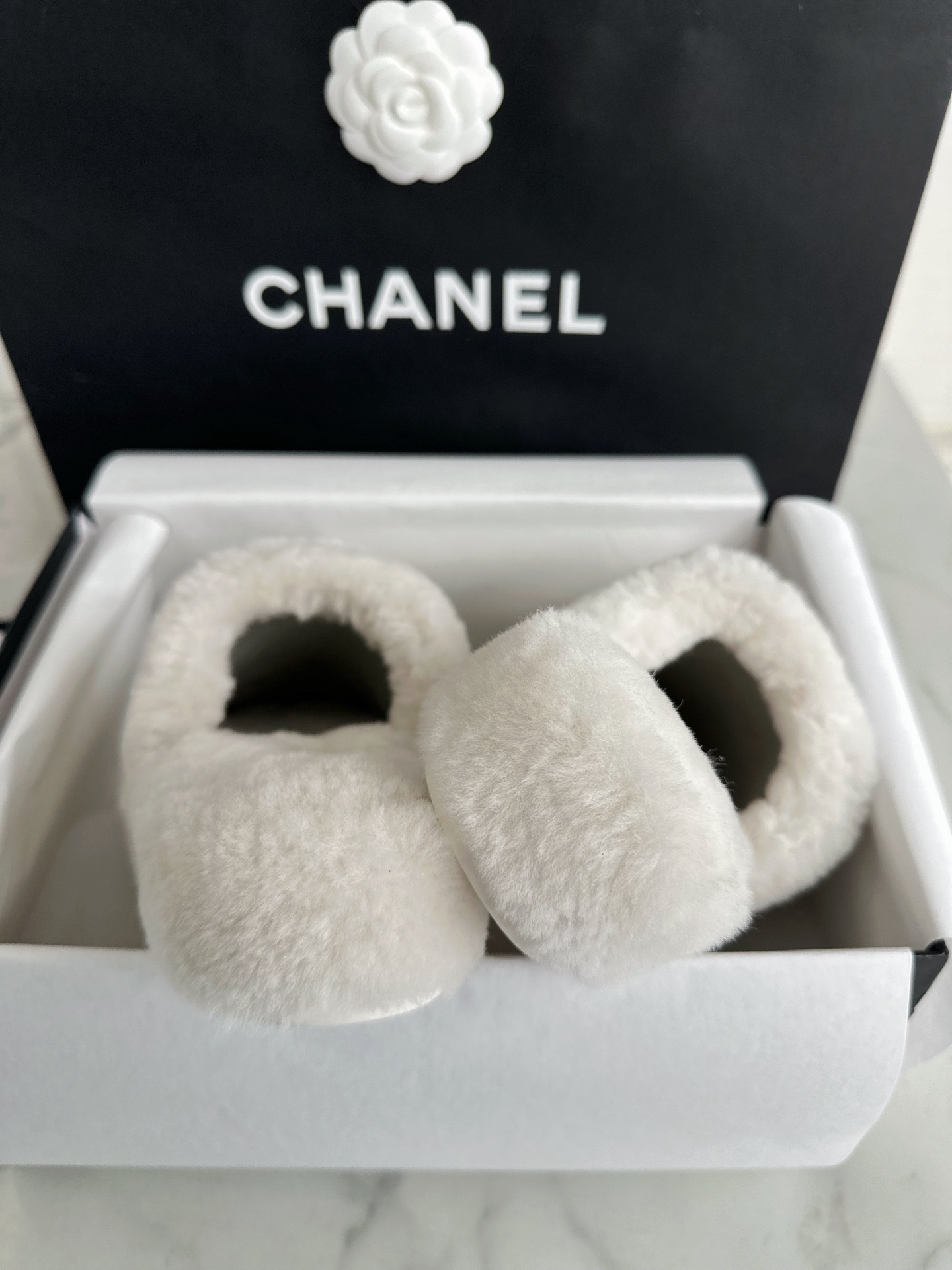 샤넬 시어링 테디 슬리퍼 화이트 상세 이미지 6