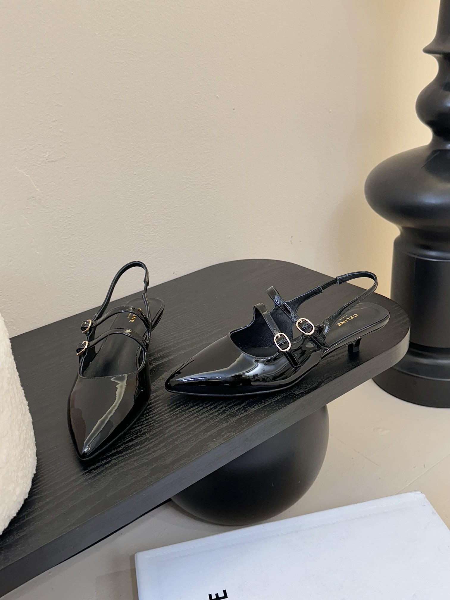 셀린느 25SS 오픈 유광 레더 샌들 상세 이미지 5