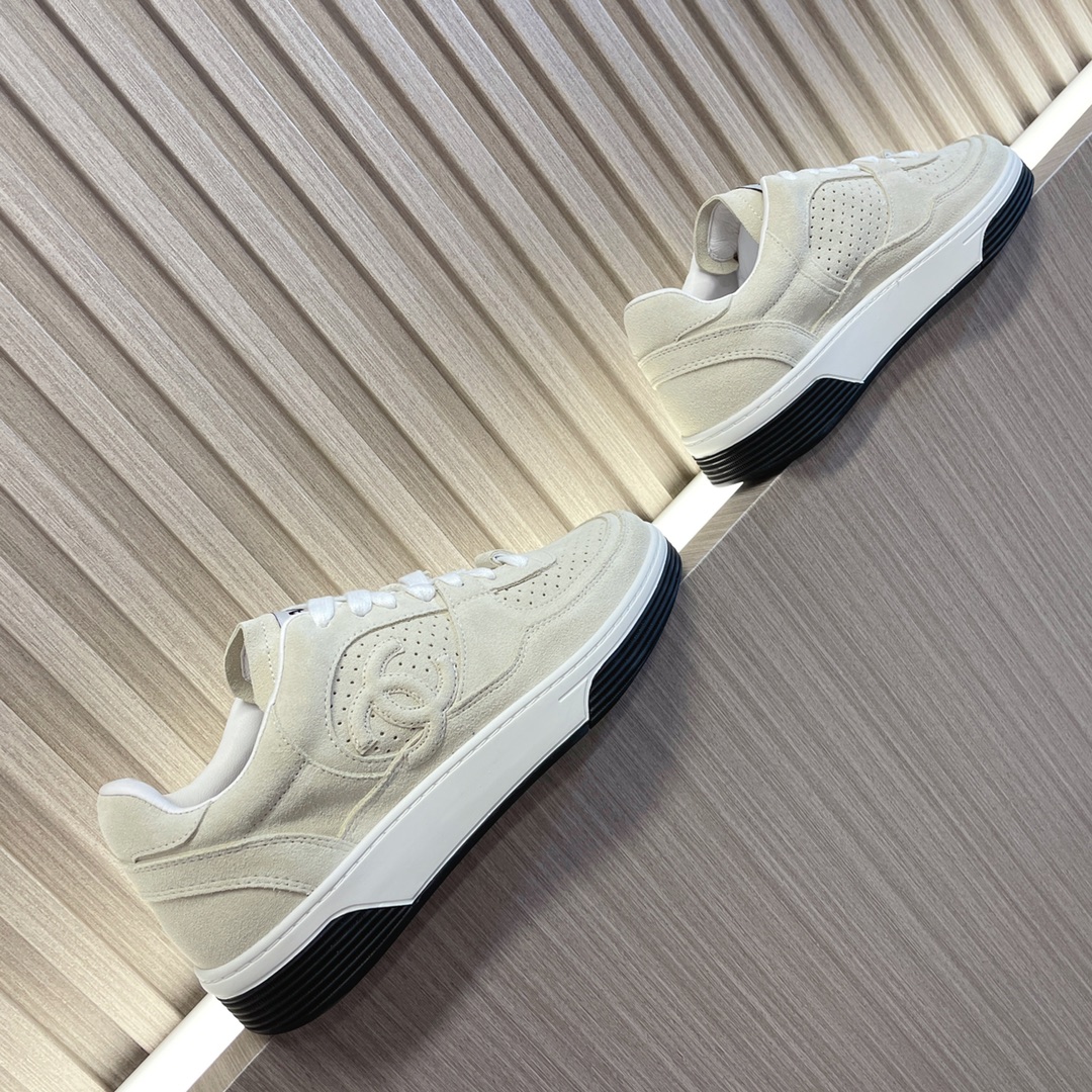 샤넬 카프스킨 & 베이지 스니커즈 상세 이미지 3