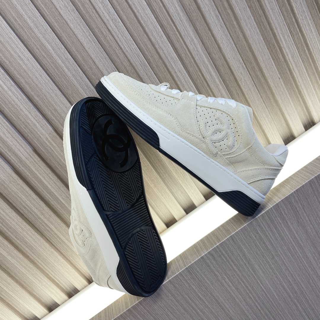 샤넬 카프스킨 & 베이지 스니커즈 상세 이미지 5