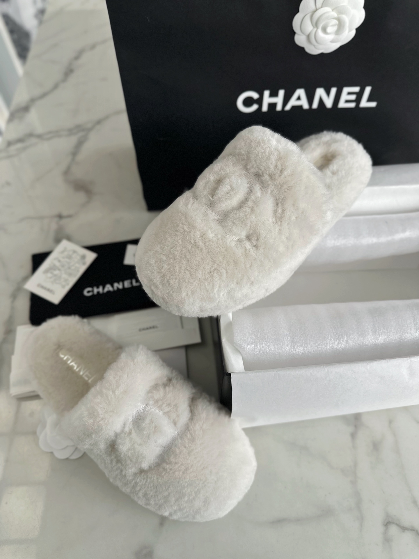 샤넬 시어링 테디 슬리퍼 화이트 상세 이미지 4