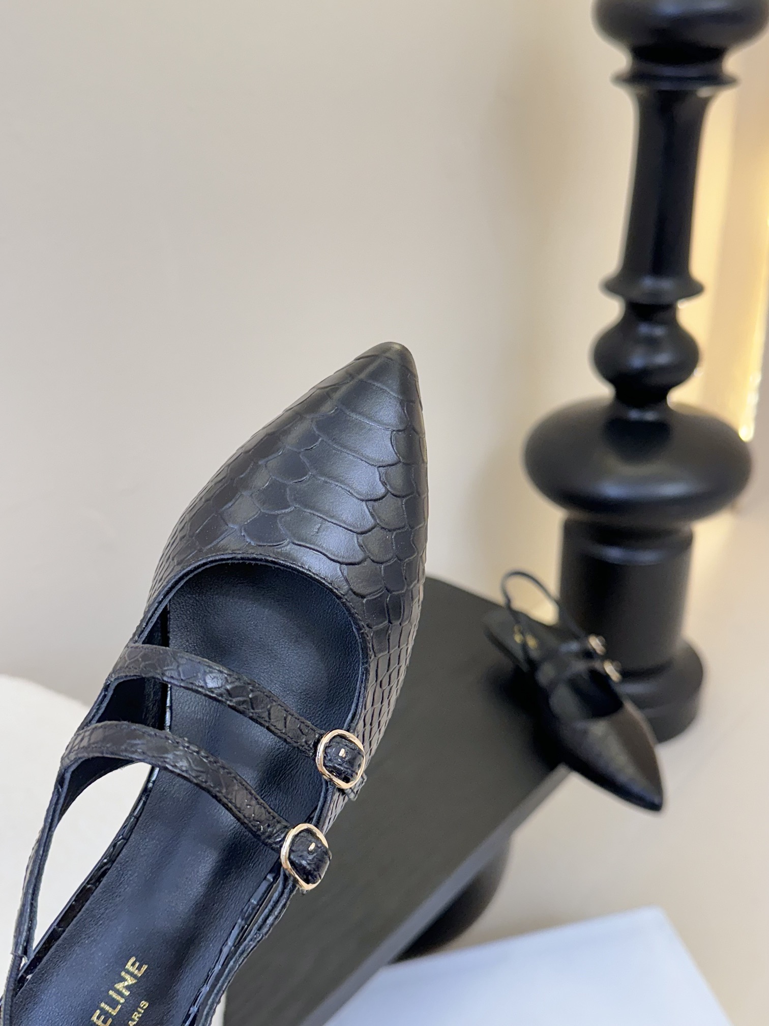 셀린느 25SS 오픈 무광 레더 샌들 상세 이미지 8