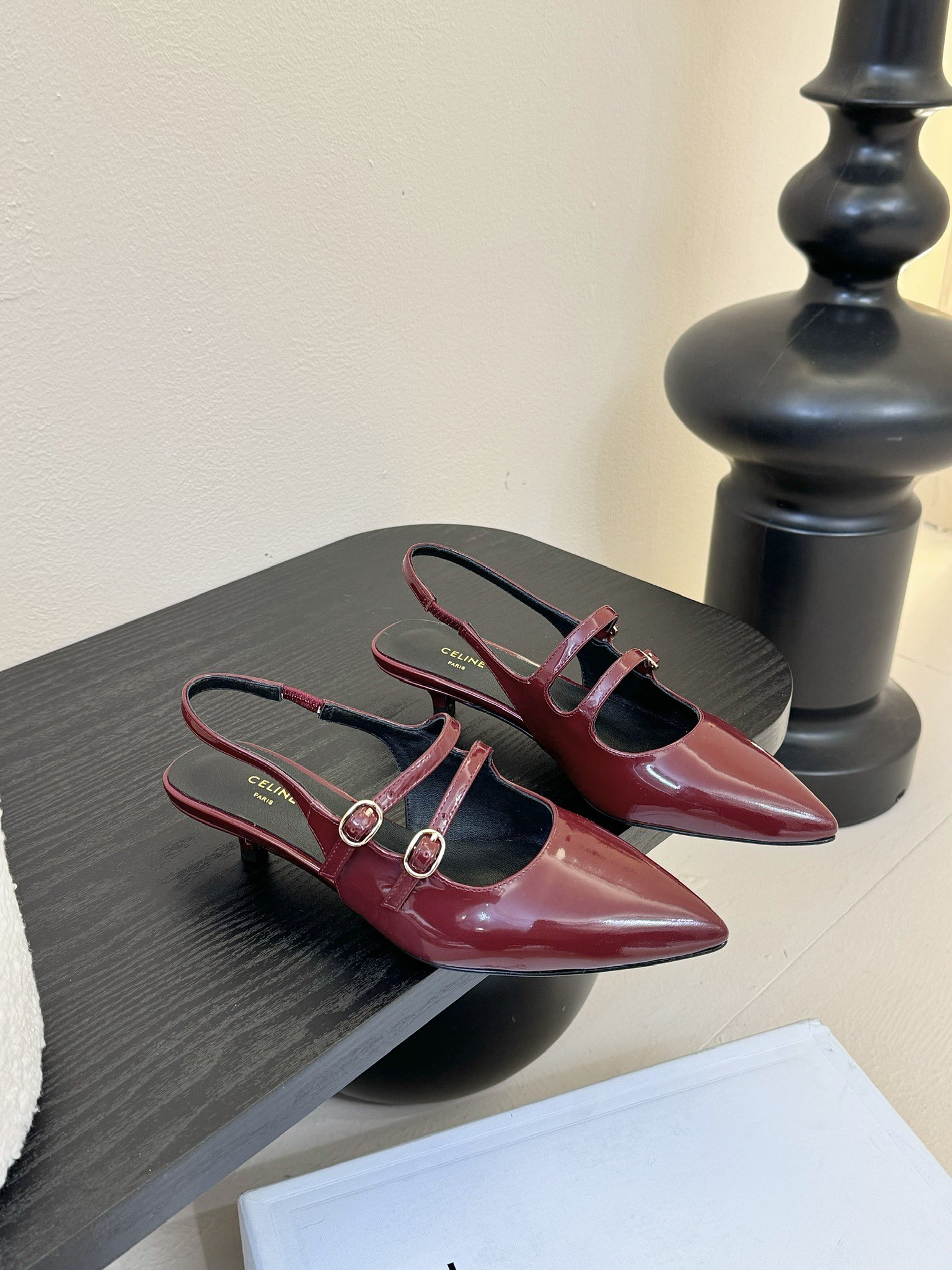 셀린느 25SS 오픈 버건디 유광 레더 샌들 상세 이미지 2
