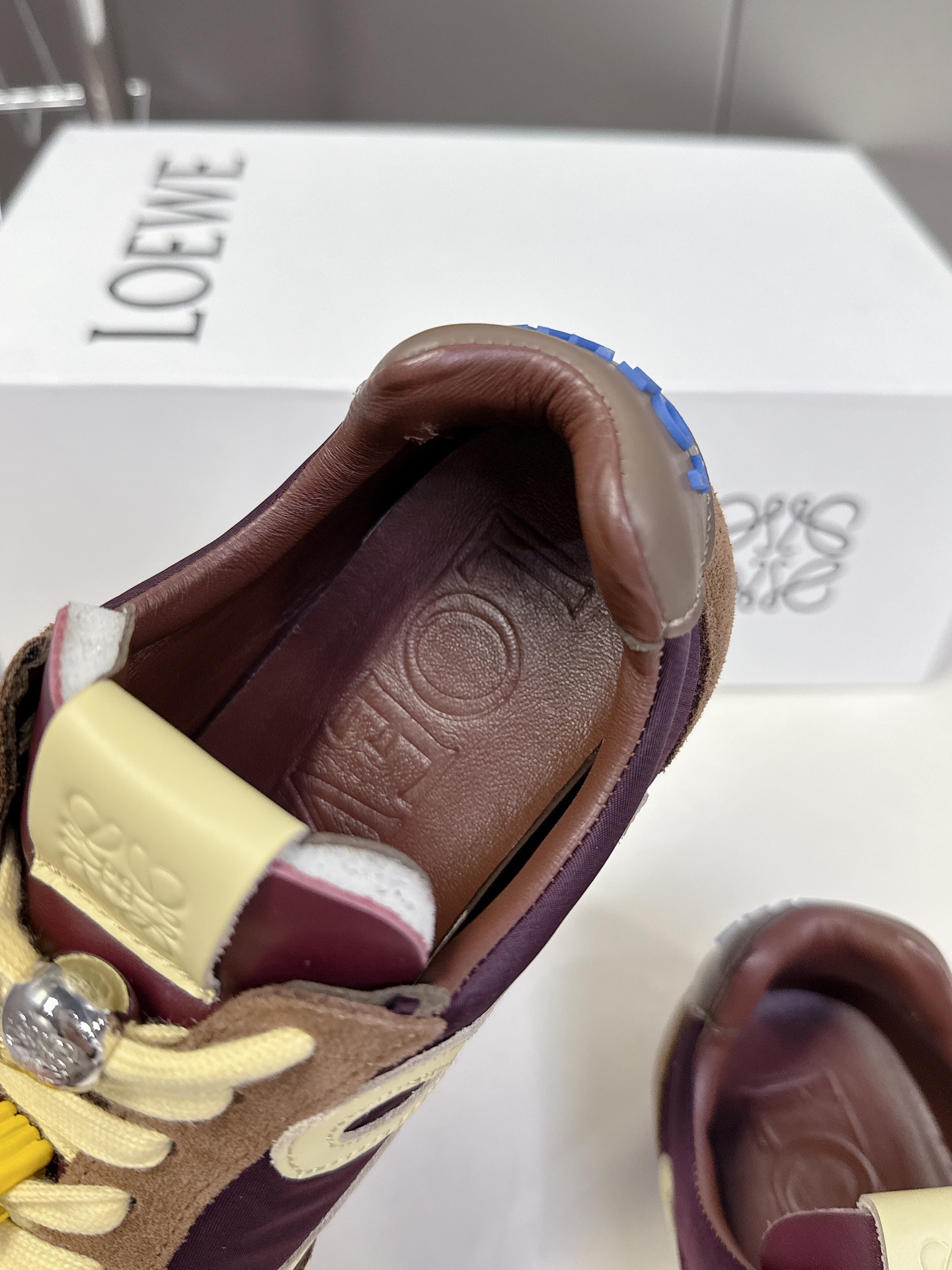 로에베 발레 러너 2.0 스웨이드 스니커즈 브라운 상세 이미지 8