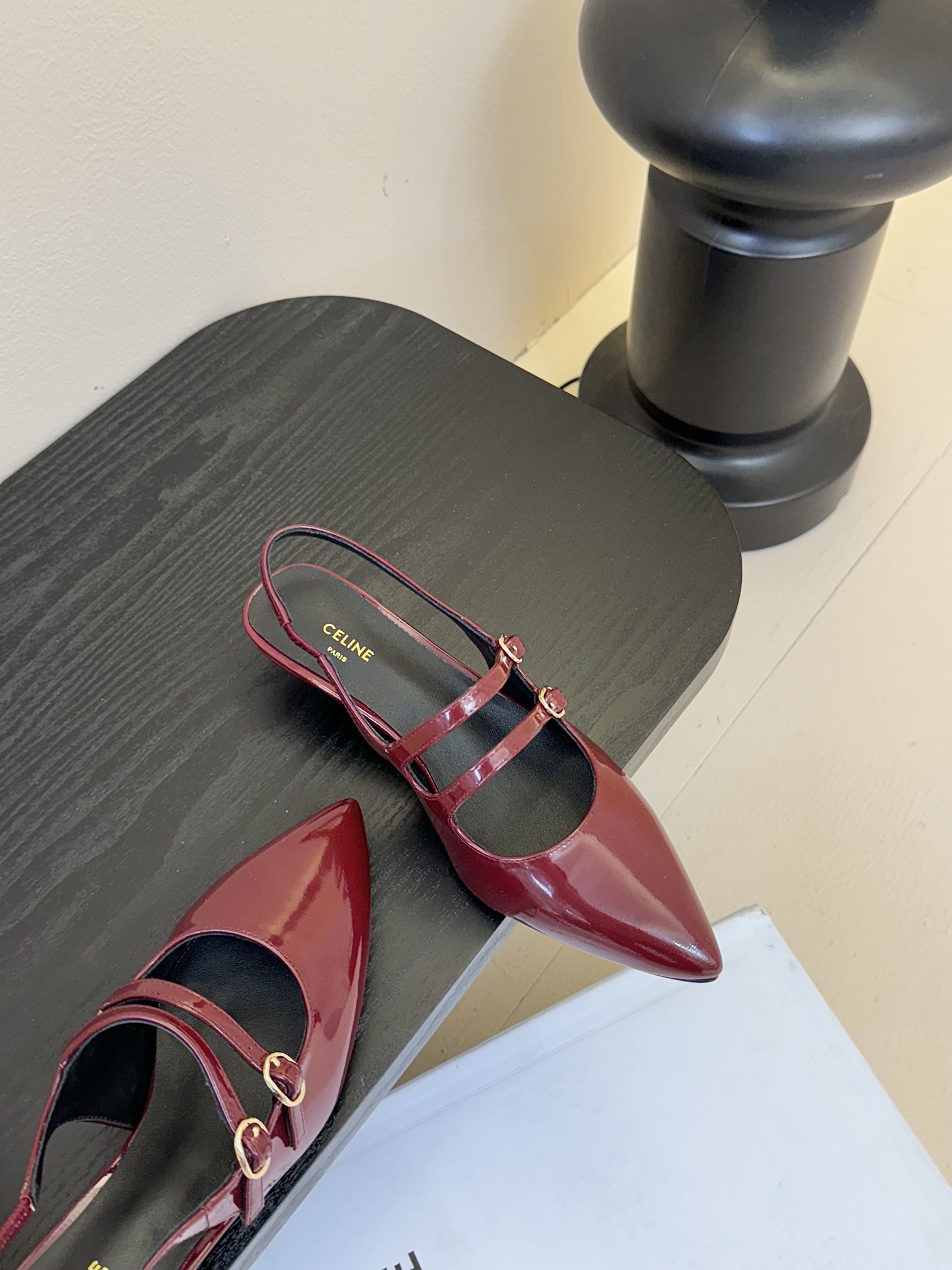 셀린느 25SS 오픈 버건디 유광 레더 샌들 상세 이미지 5