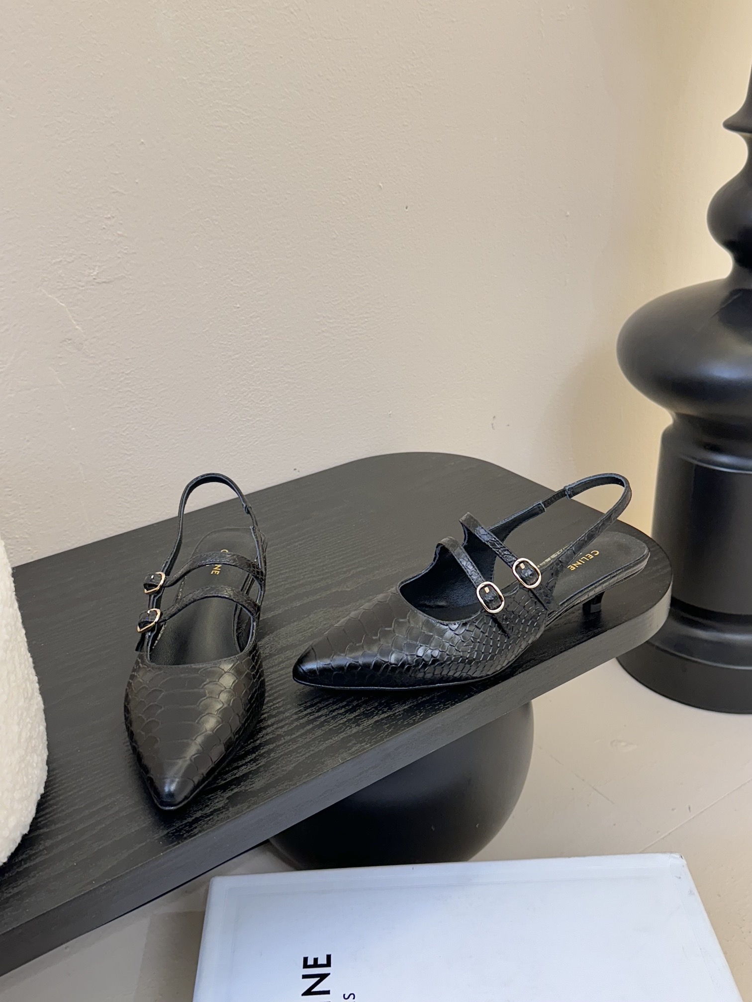 셀린느 25SS 오픈 무광 레더 샌들 상세 이미지 4