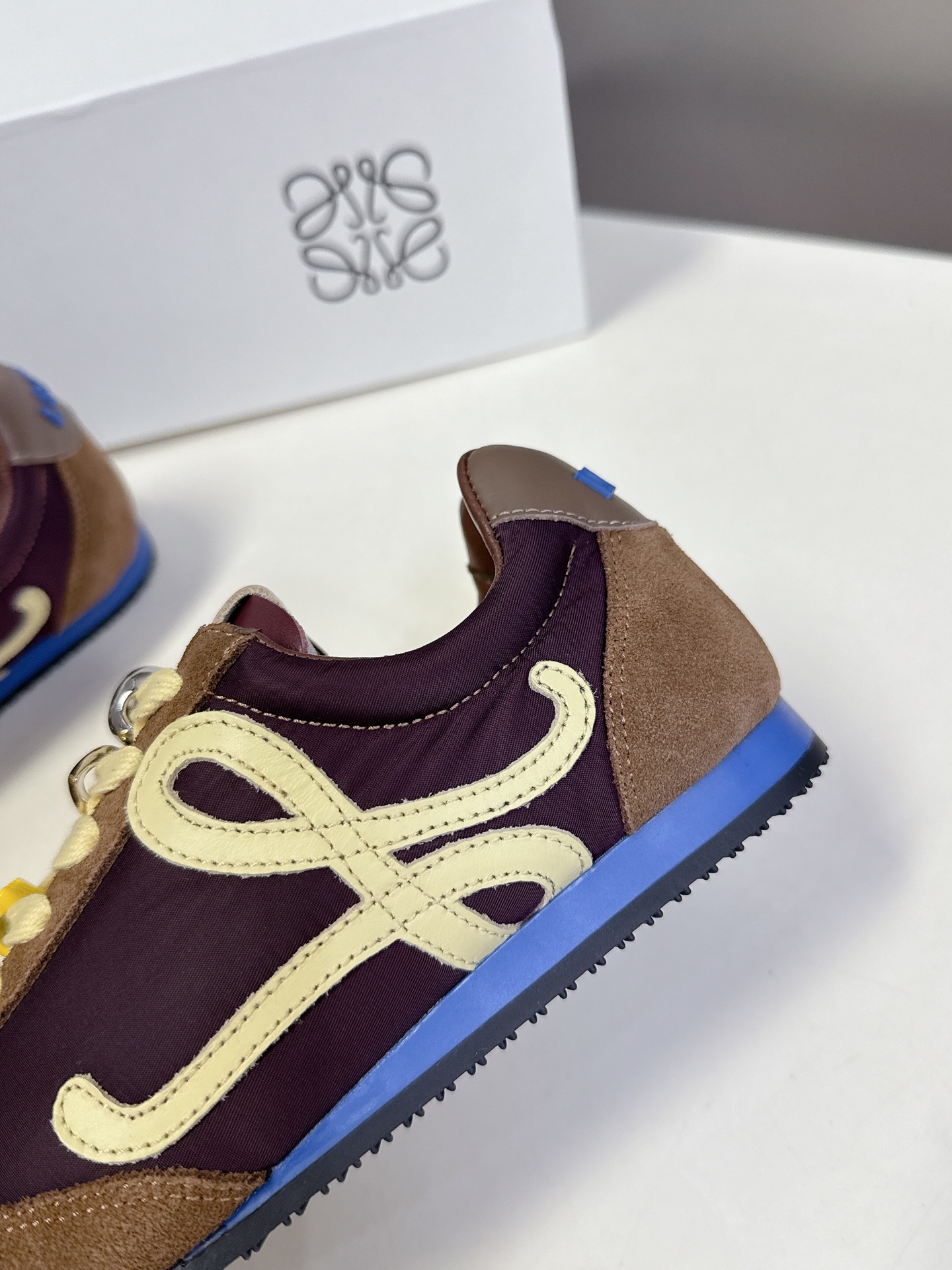 로에베 발레 러너 2.0 스웨이드 스니커즈 브라운 상세 이미지 3