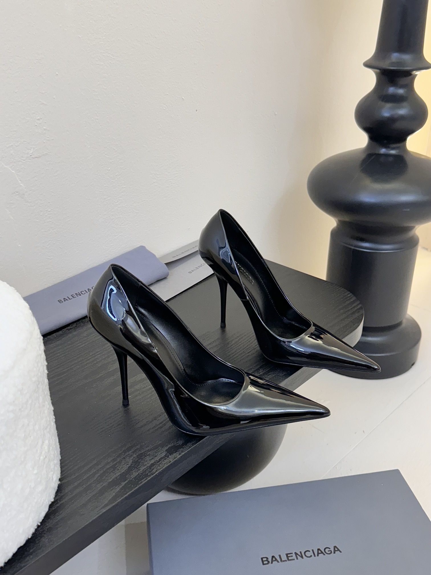 발렌시아가 25SS 유광 소가죽 하이힐 상세 이미지 9