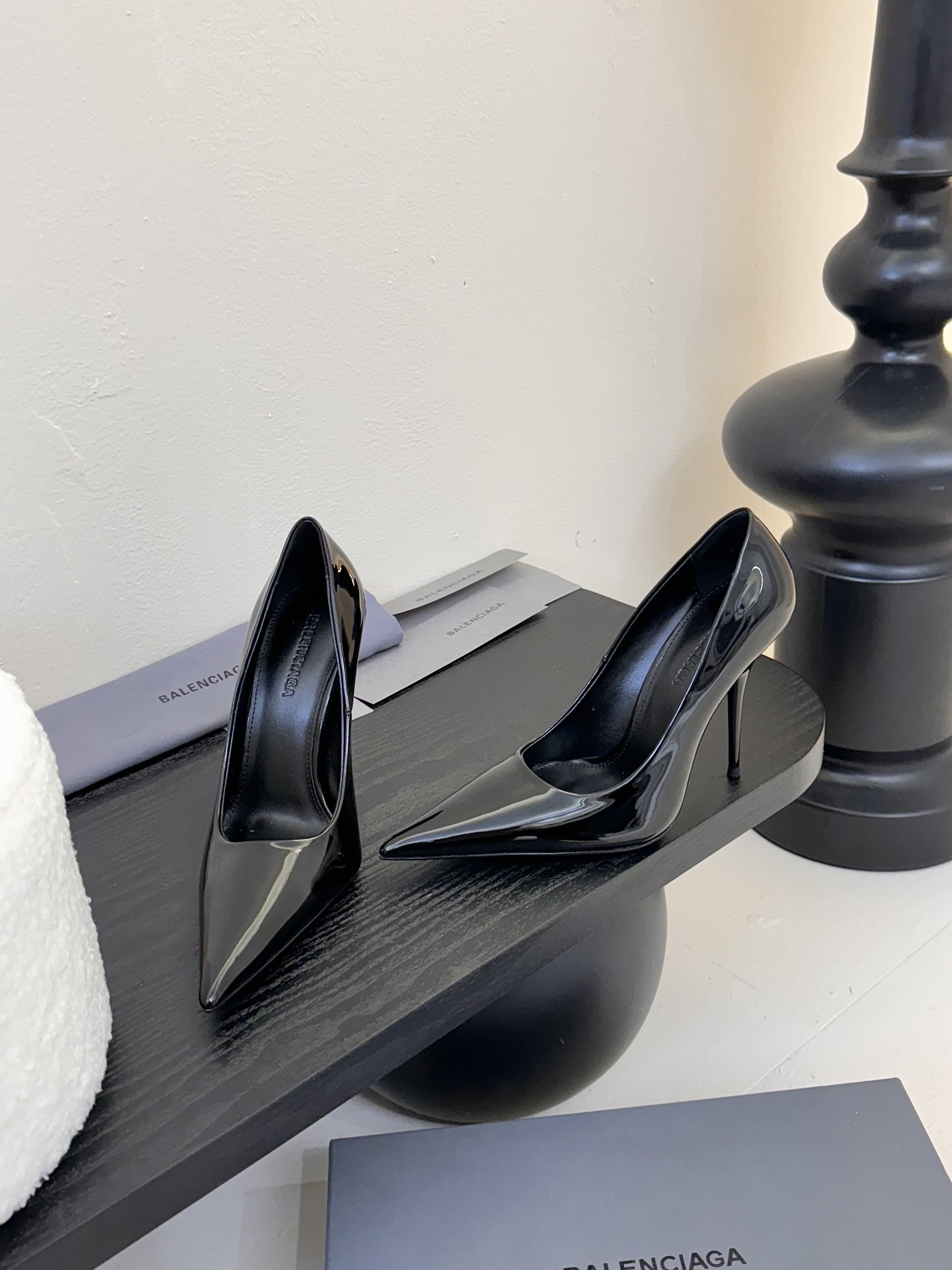 발렌시아가 25SS 유광 소가죽 하이힐 상세 이미지 4