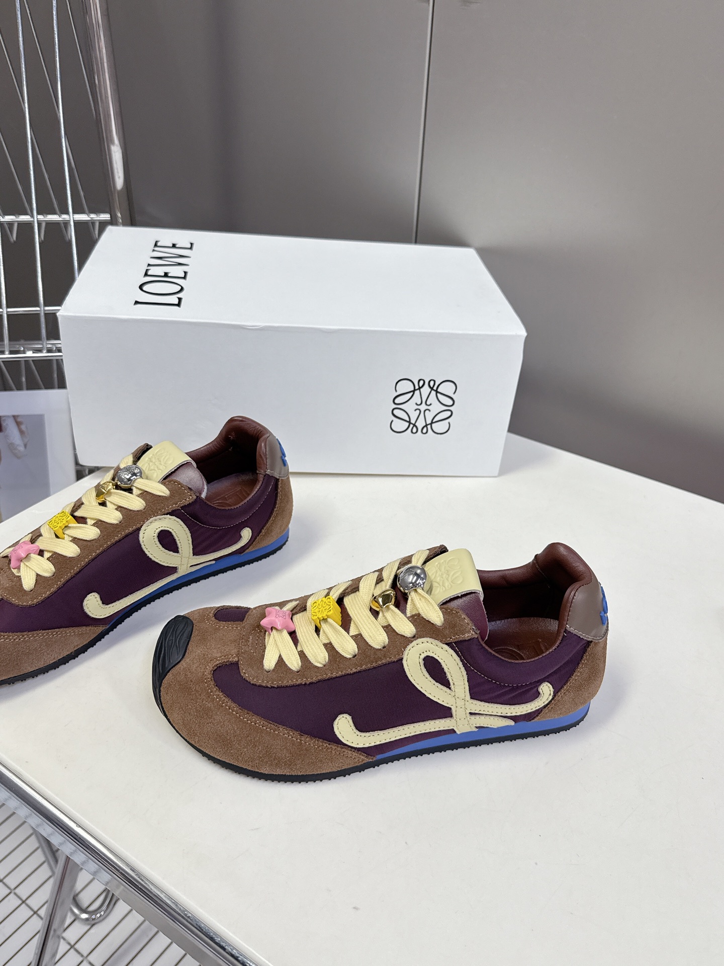 로에베 발레 러너 2.0 스웨이드 스니커즈 브라운 상세 이미지 2