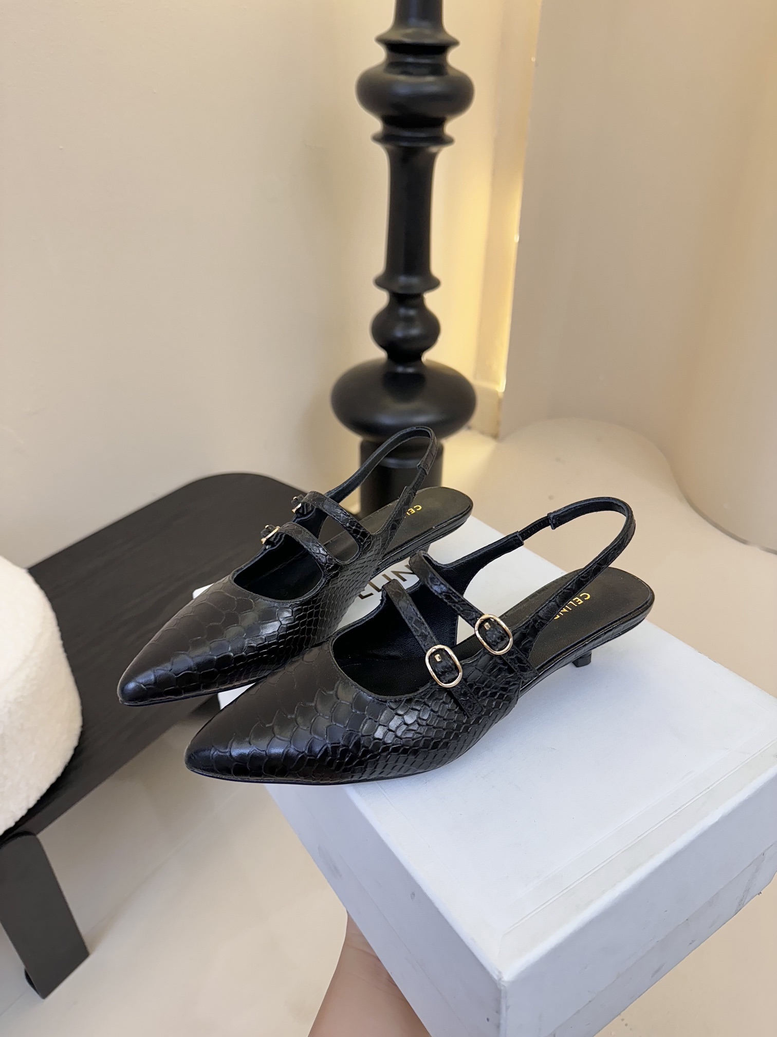 셀린느 25SS 오픈 무광 레더 샌들 상세 이미지 6