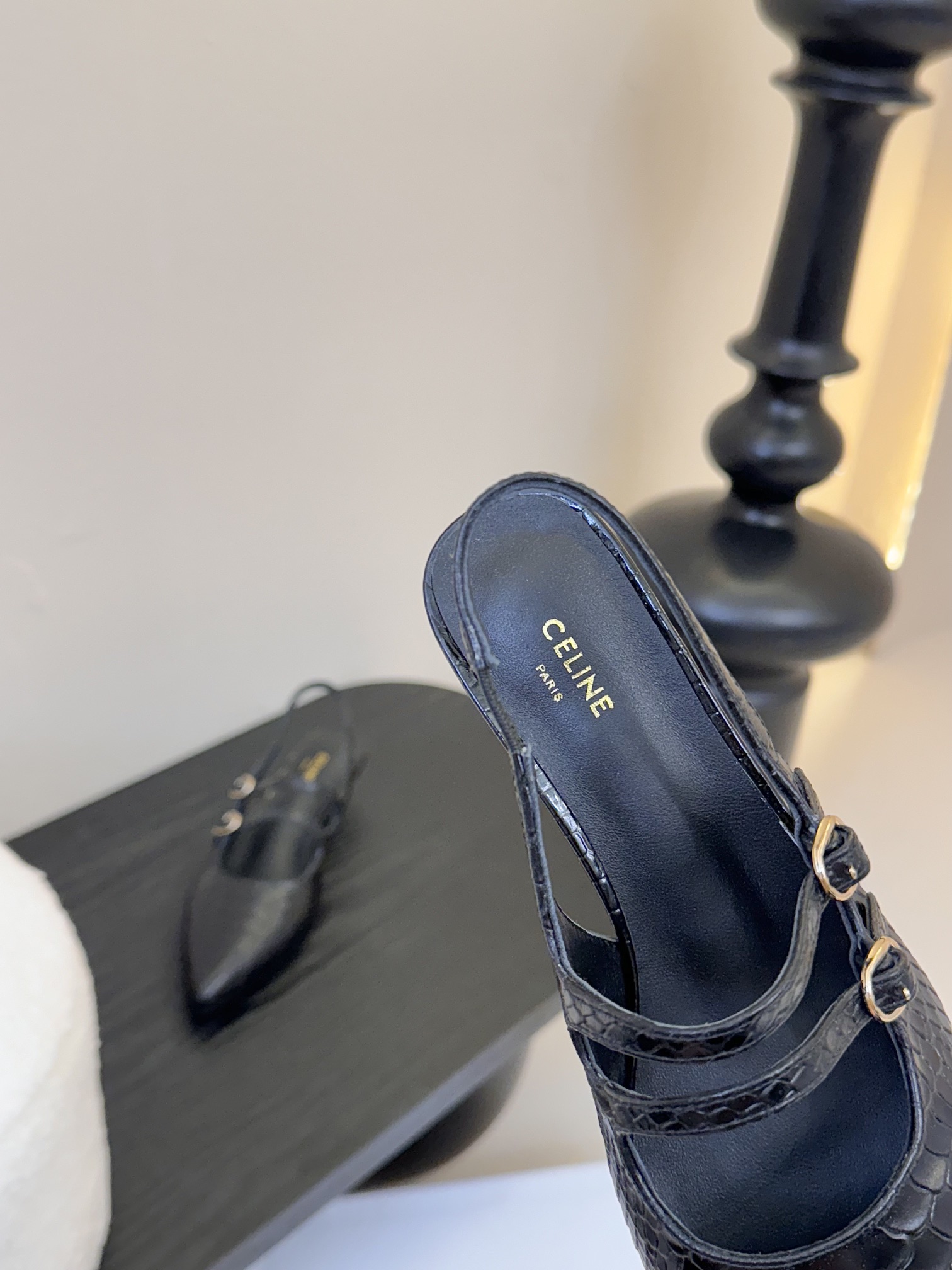 셀린느 25SS 오픈 무광 레더 샌들 상세 이미지 5