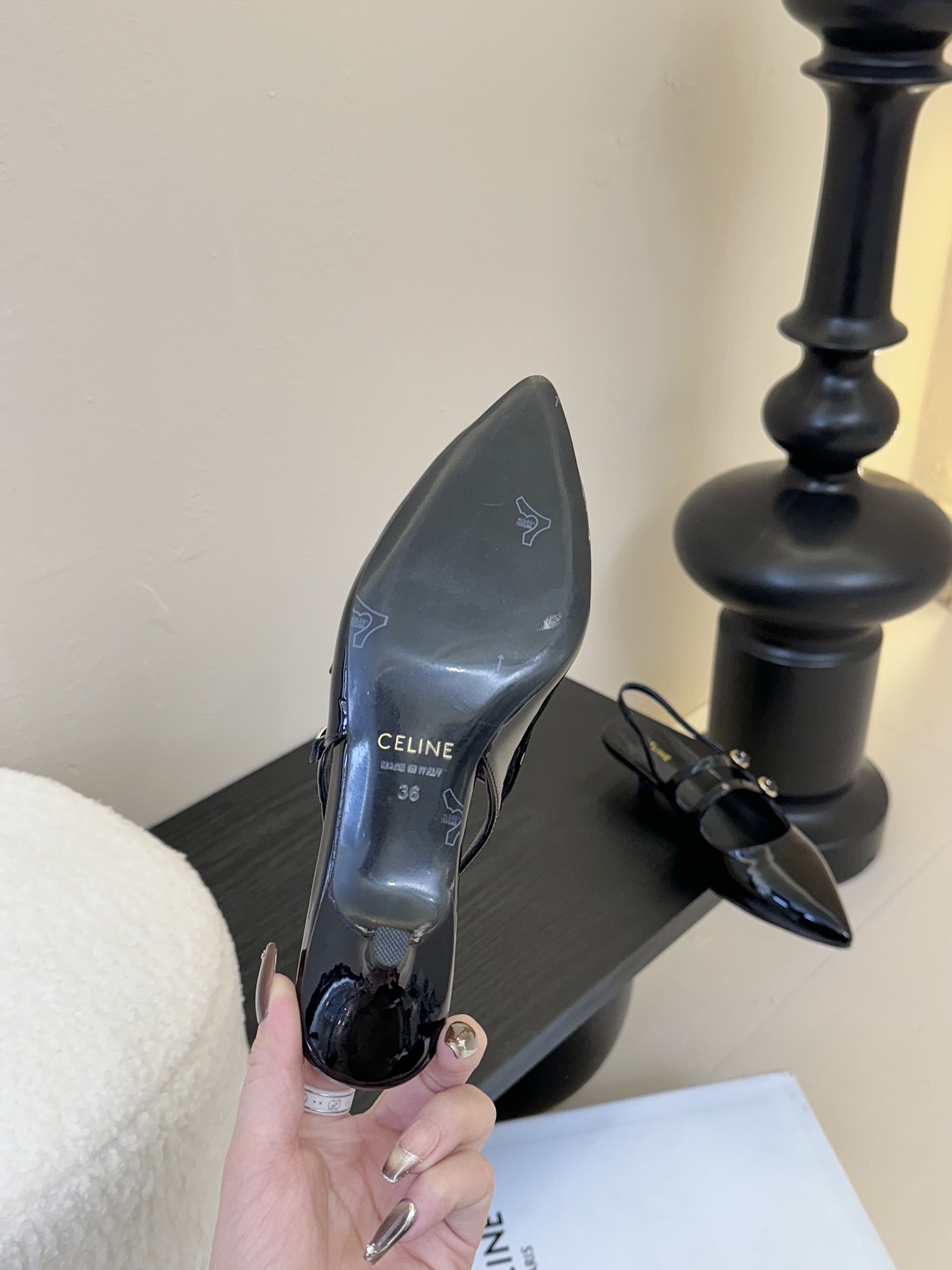 셀린느 25SS 오픈 유광 레더 샌들 상세 이미지 3