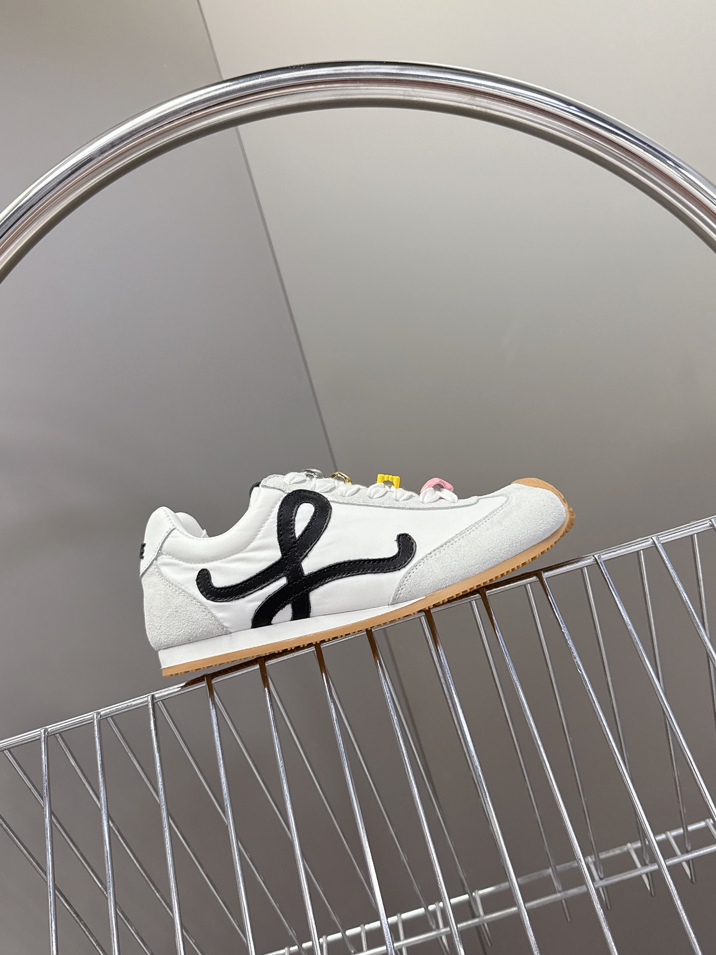 로에베 발레 러너 2.0 스웨이드 스니커즈 화이트 상세 이미지 6