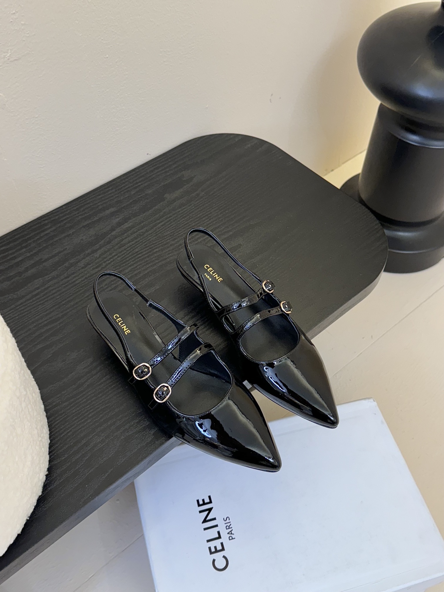 셀린느 25SS 오픈 유광 레더 샌들 상세 이미지 1