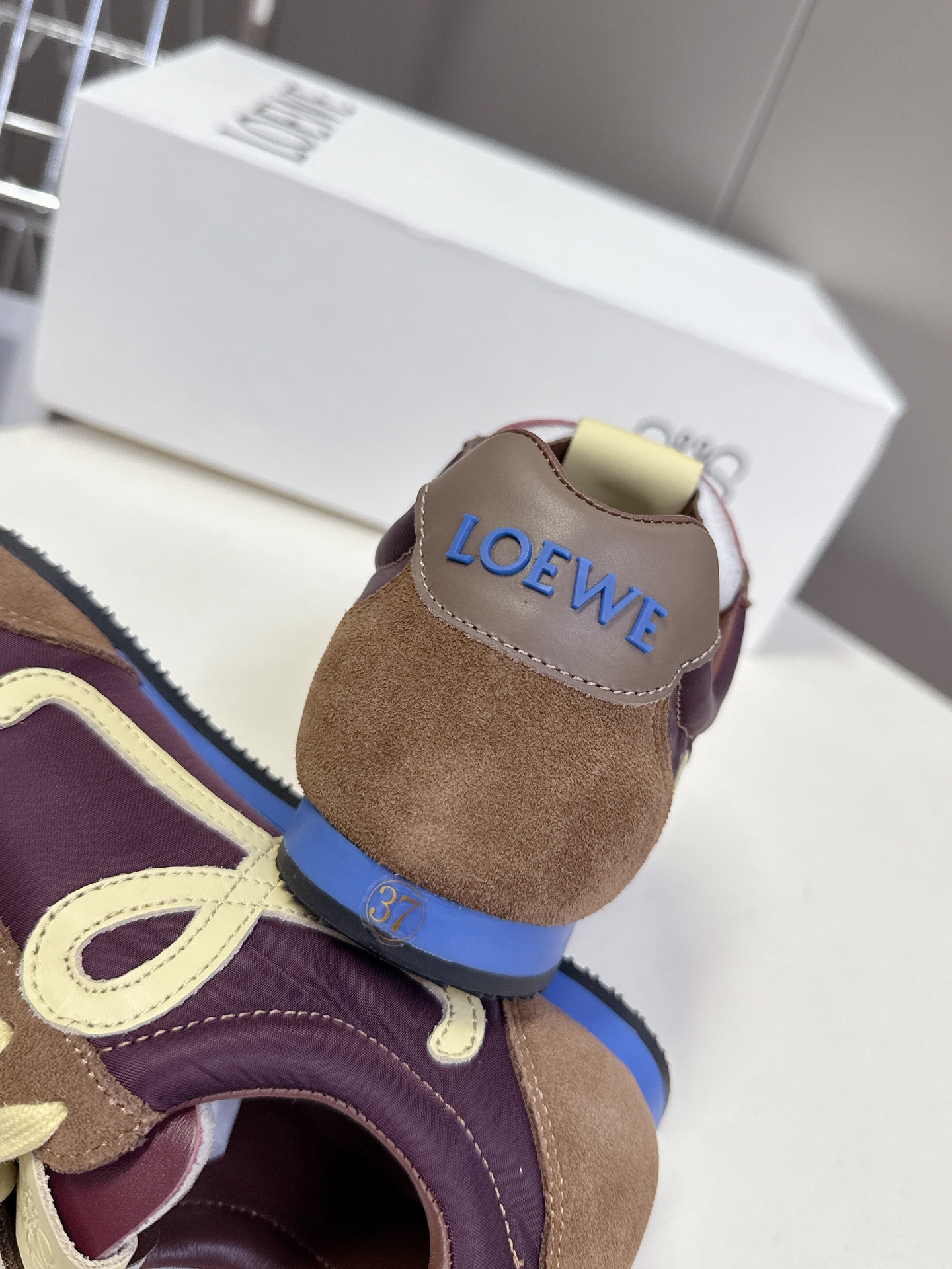 로에베 발레 러너 2.0 스웨이드 스니커즈 브라운 상세 이미지 6