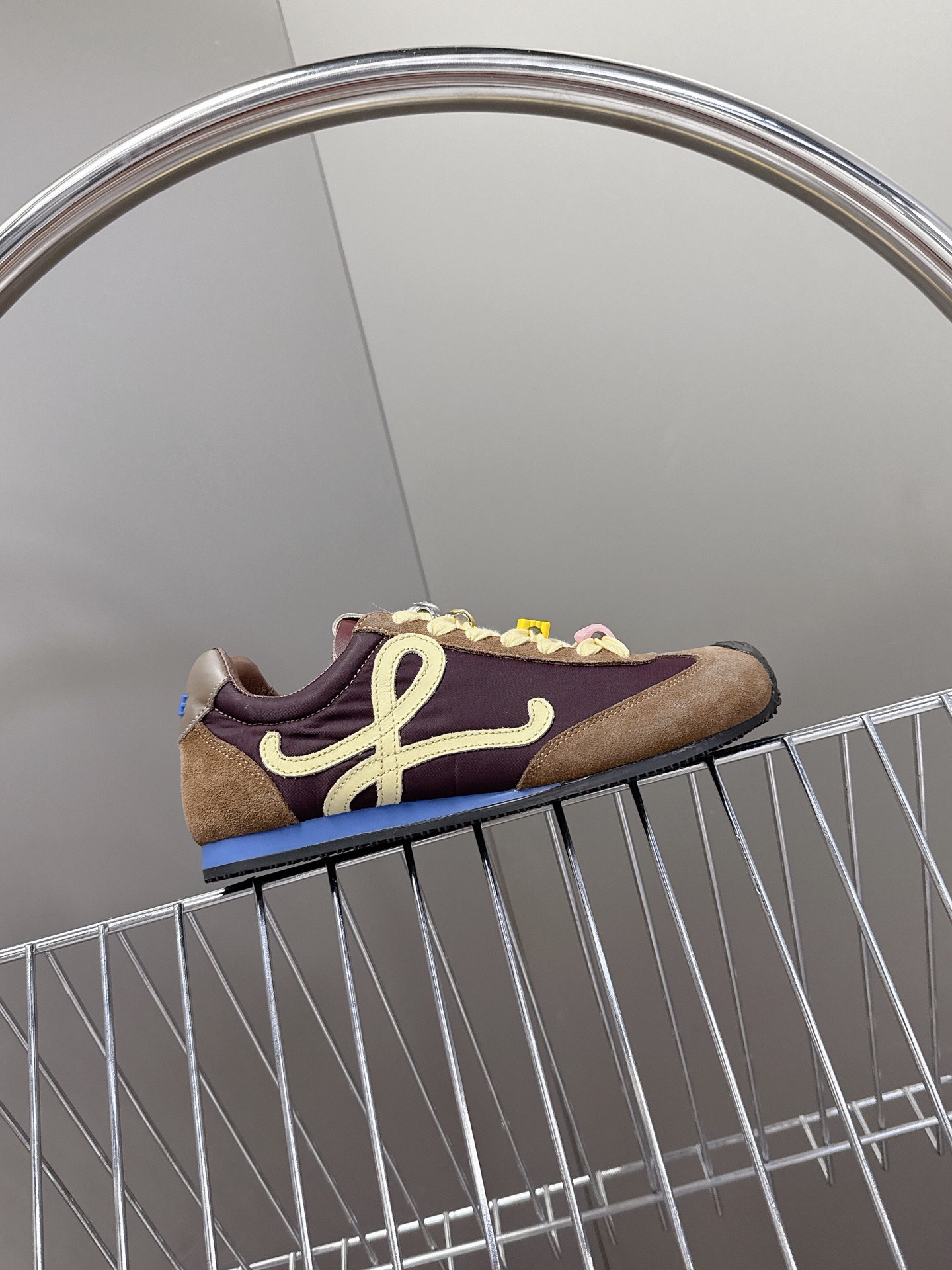 로에베 발레 러너 2.0 스웨이드 스니커즈 브라운 상세 이미지 9