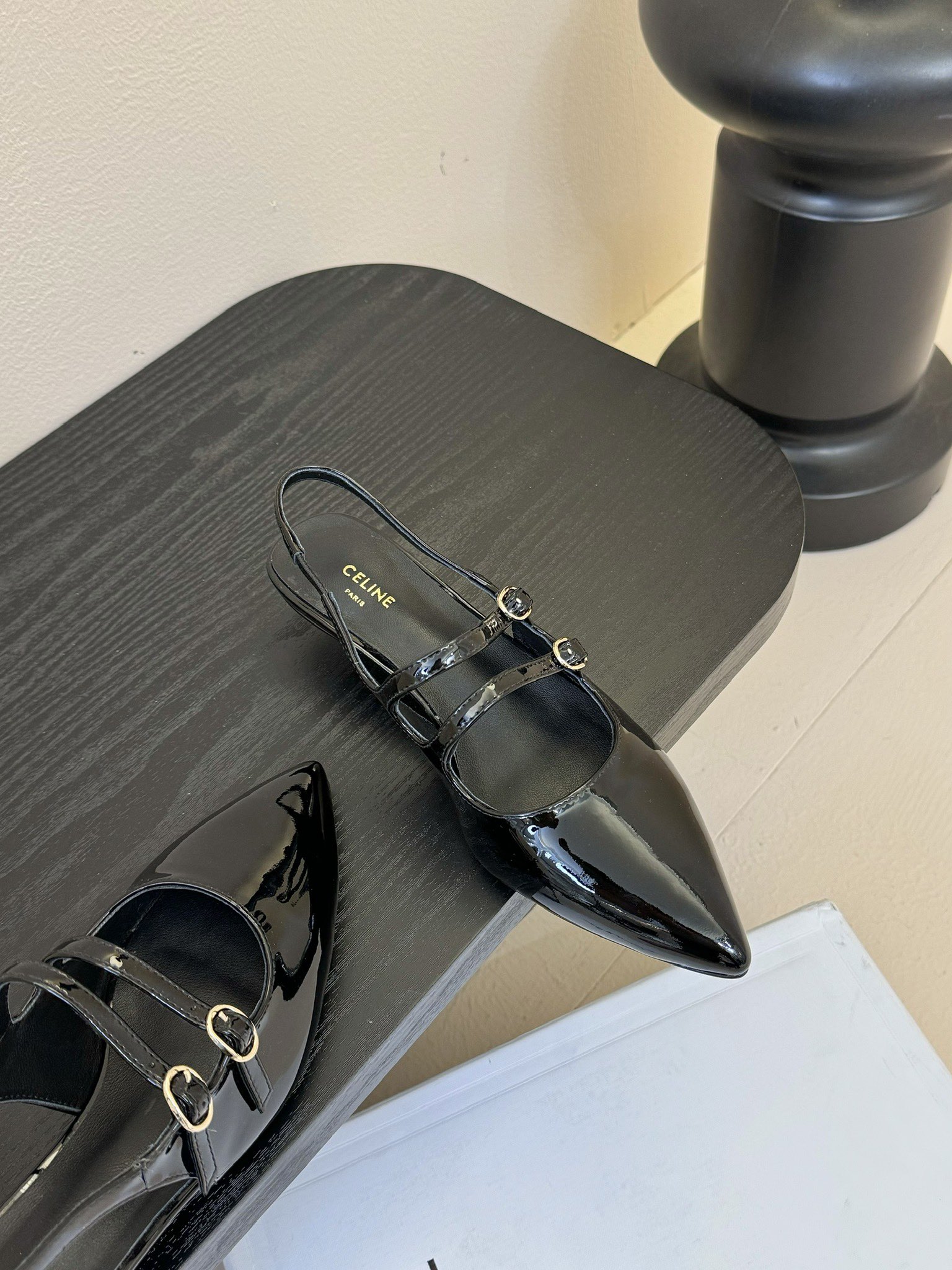 셀린느 25SS 오픈 유광 레더 샌들 상세 이미지 8