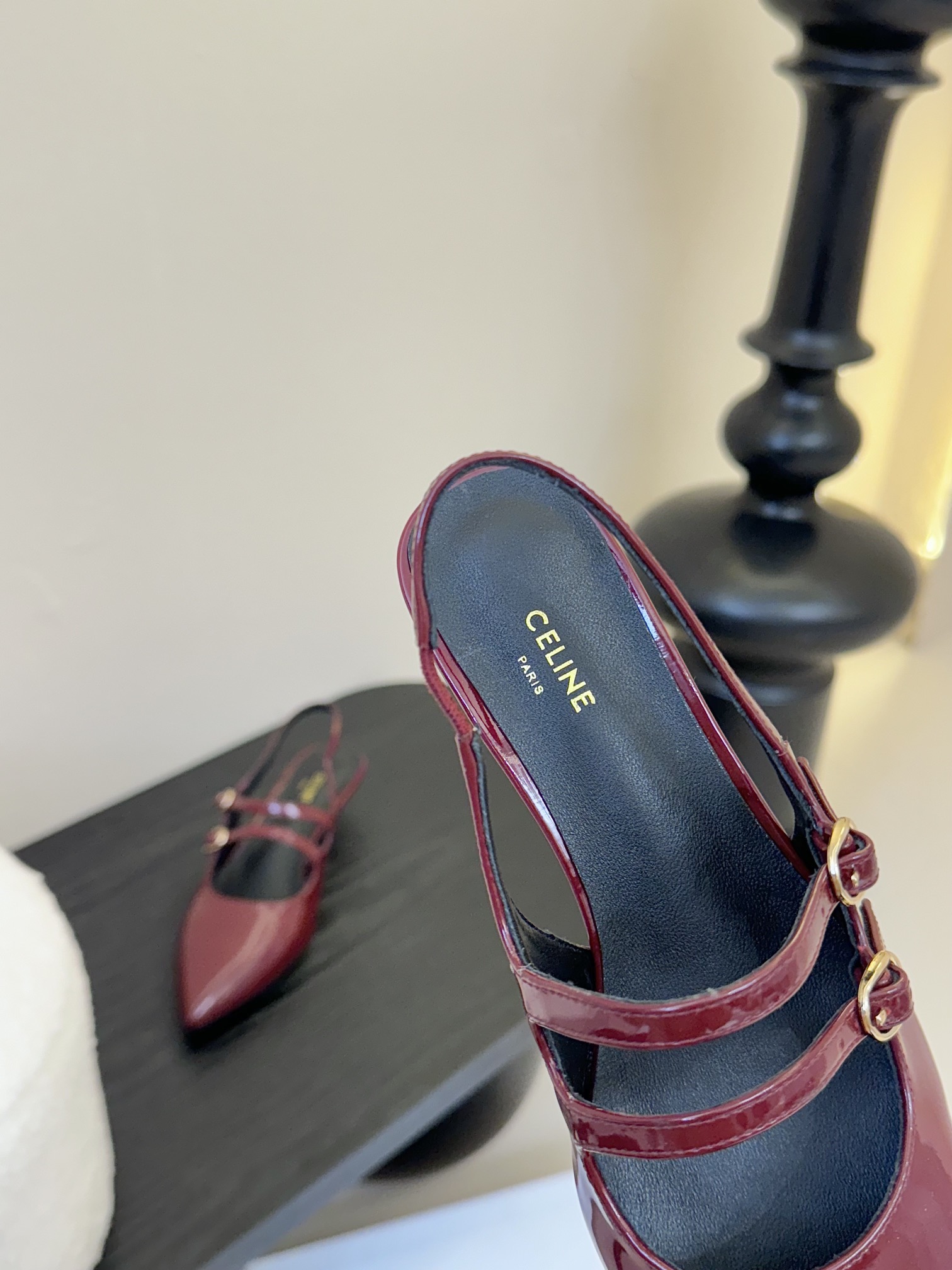 셀린느 25SS 오픈 버건디 유광 레더 샌들 상세 이미지 4