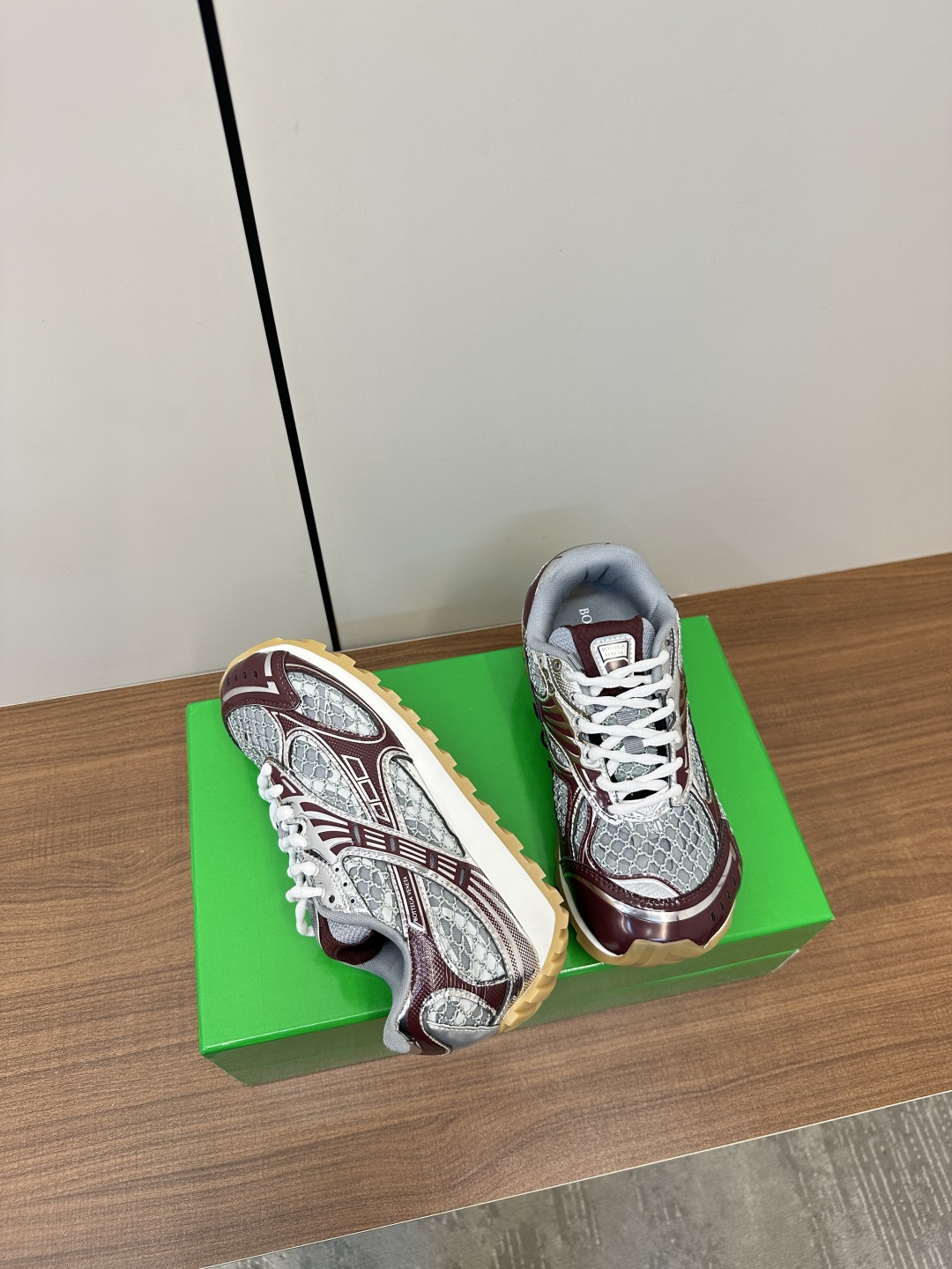 보테가베네타 오르빗 스니커즈 버건디 상세 이미지 5