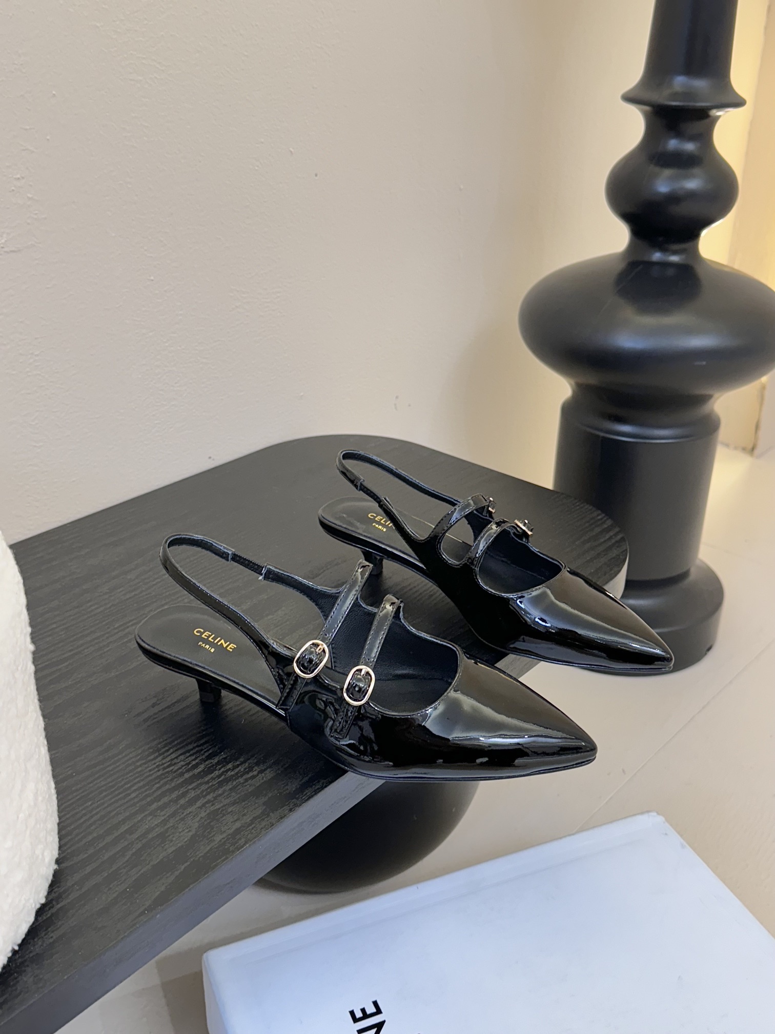 셀린느 25SS 오픈 유광 레더 샌들 상세 이미지 6