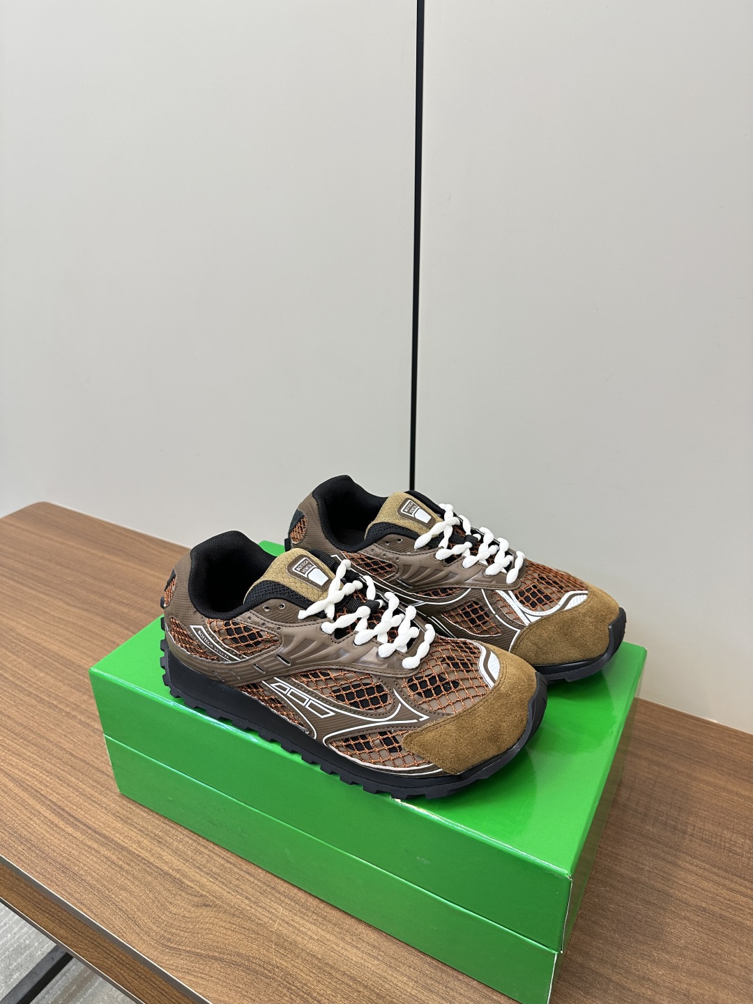 보테가베네타 오르빗 스니커즈 브라운 상세 이미지 3