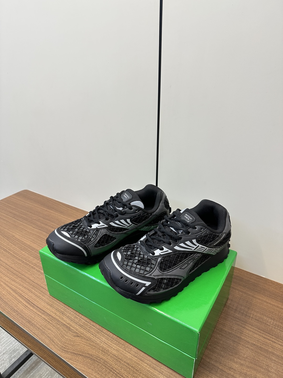 보테가베네타 오르빗 스니커즈 블랙 상세 이미지 5