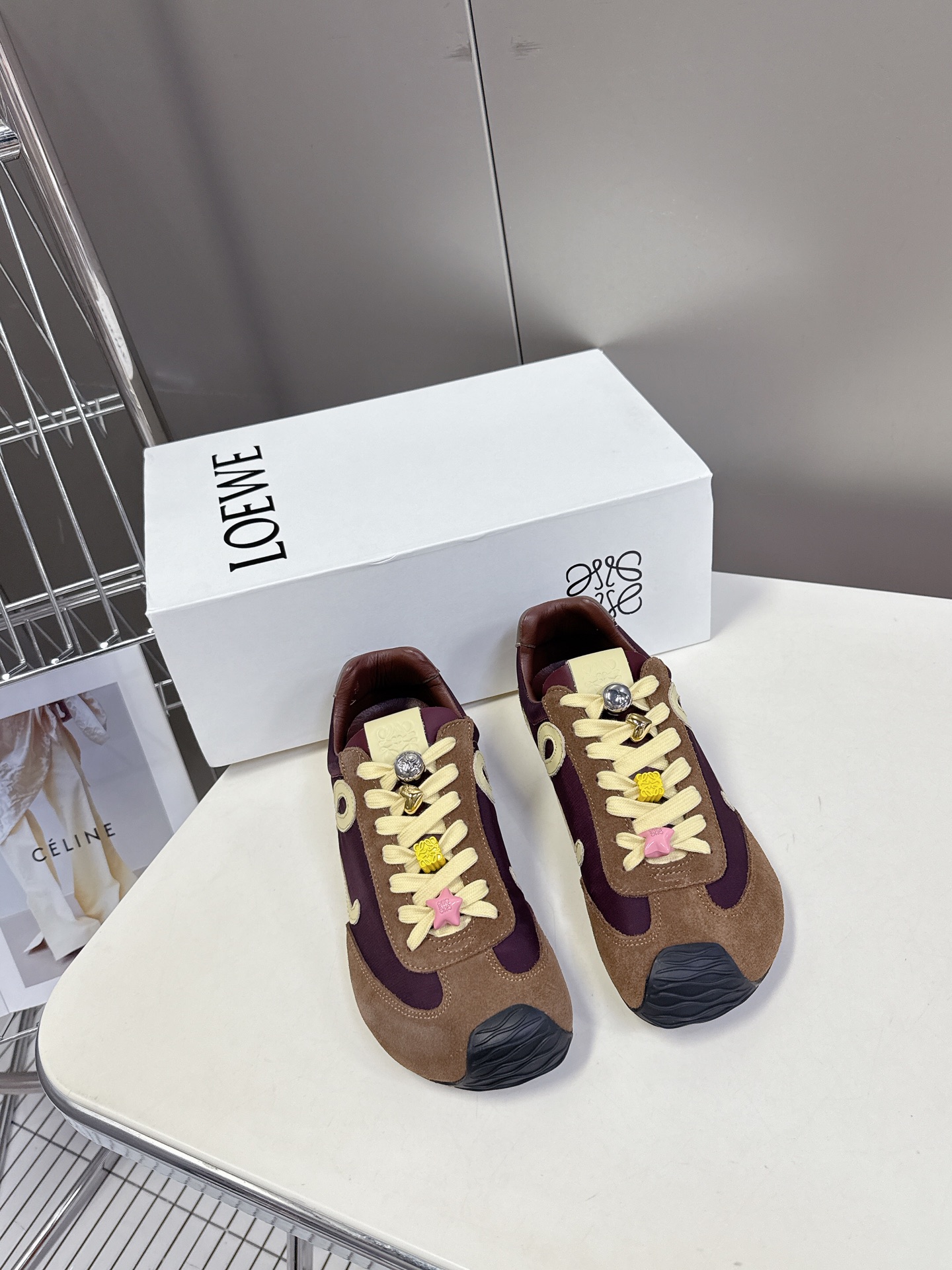 로에베 발레 러너 2.0 스웨이드 스니커즈 브라운 상세 이미지 4