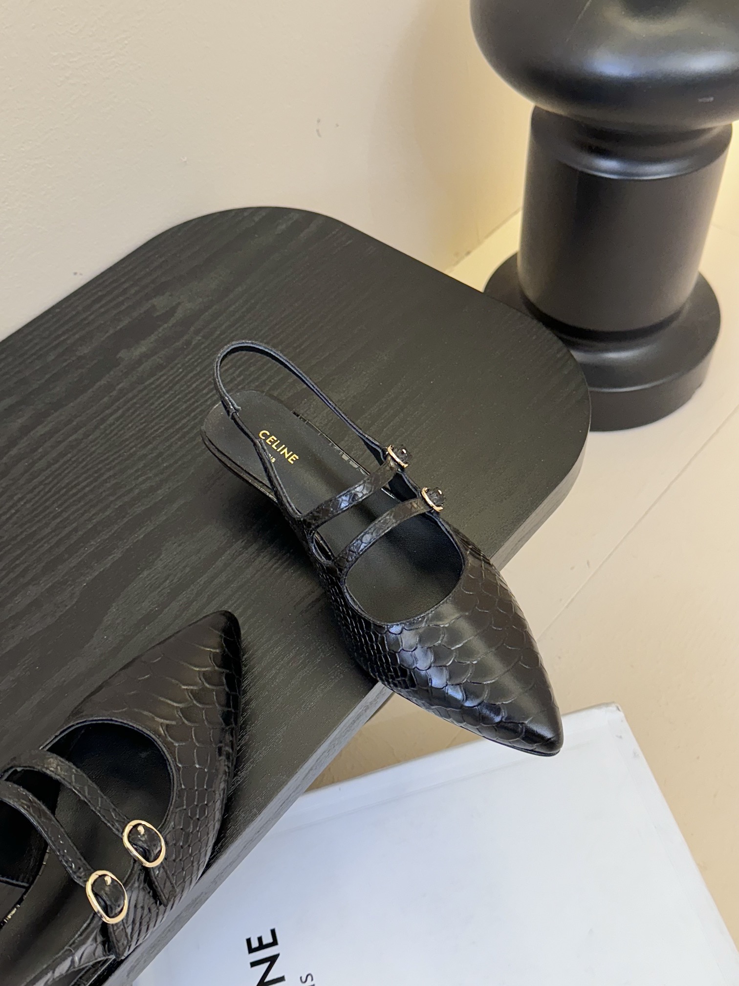 셀린느 25SS 오픈 무광 레더 샌들 상세 이미지 2