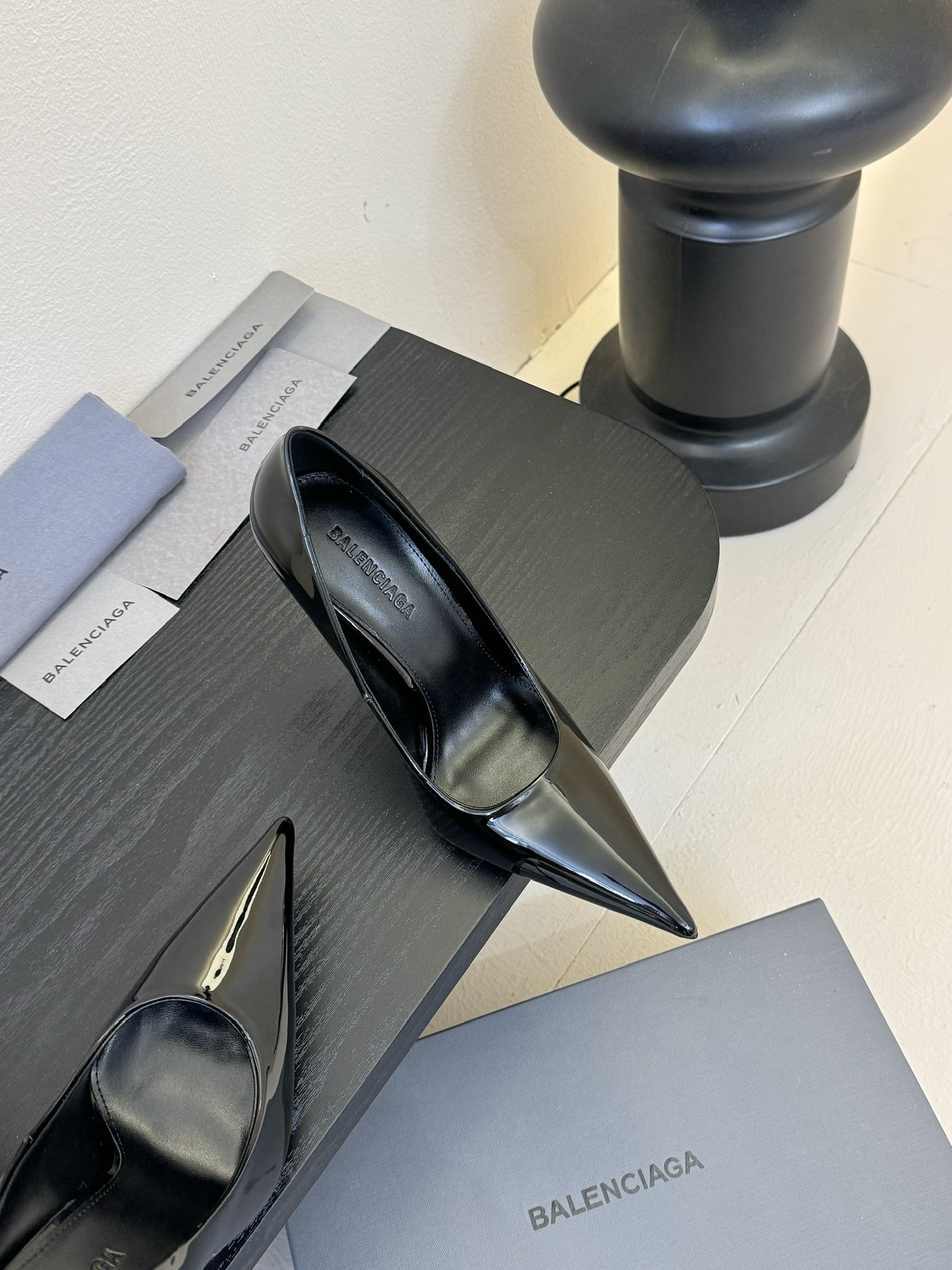 발렌시아가 25SS 유광 소가죽 하이힐 상세 이미지 8