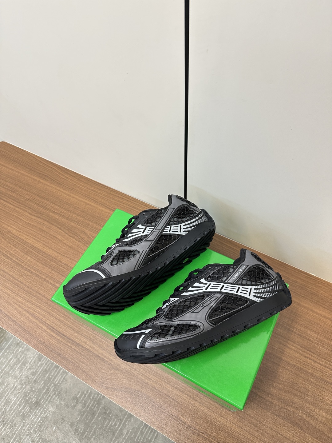 보테가베네타 오르빗 스니커즈 블랙 상세 이미지 4