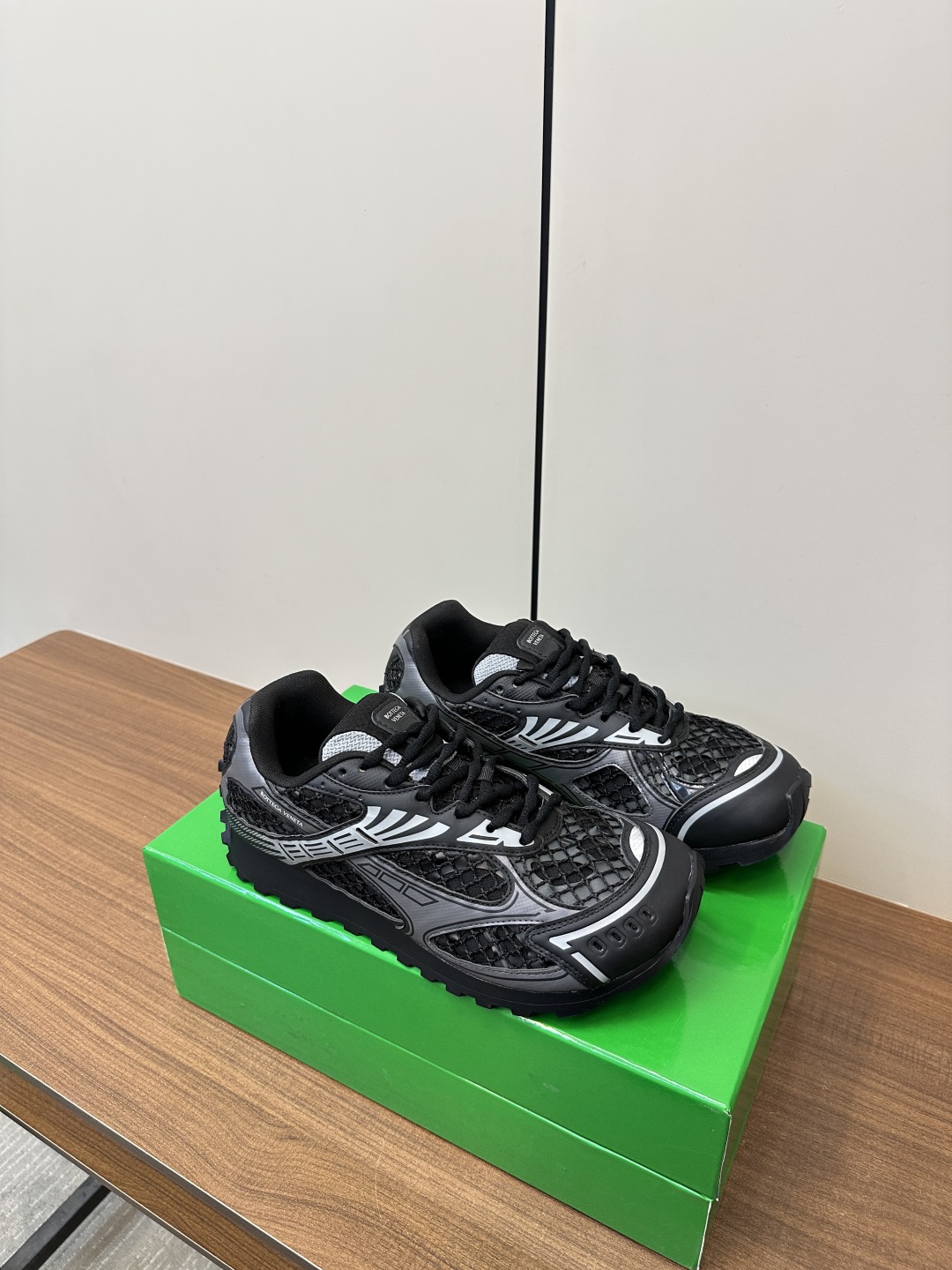 보테가베네타 오르빗 스니커즈 블랙 상세 이미지 9