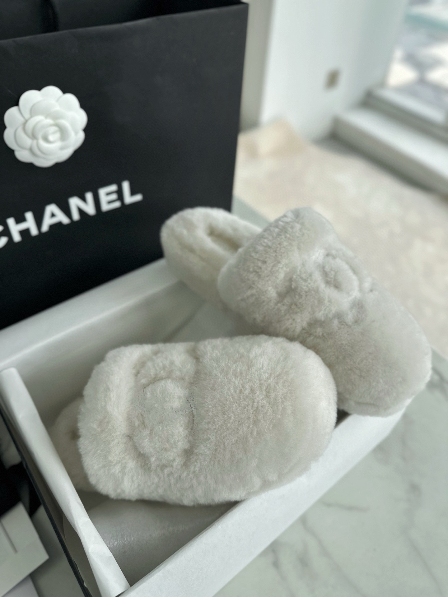 샤넬 시어링 테디 슬리퍼 화이트 상세 이미지 9