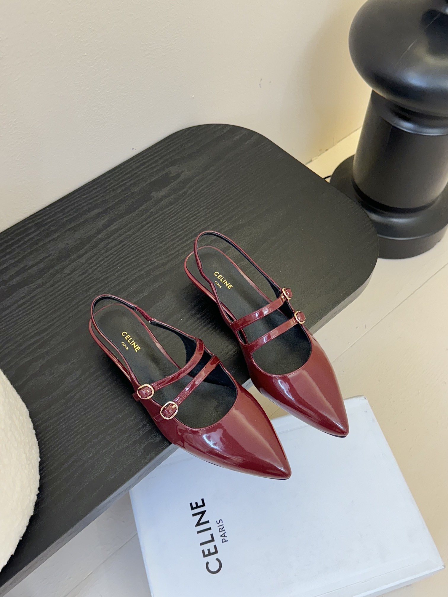 셀린느 25SS 오픈 버건디 유광 레더 샌들 상세 이미지 1