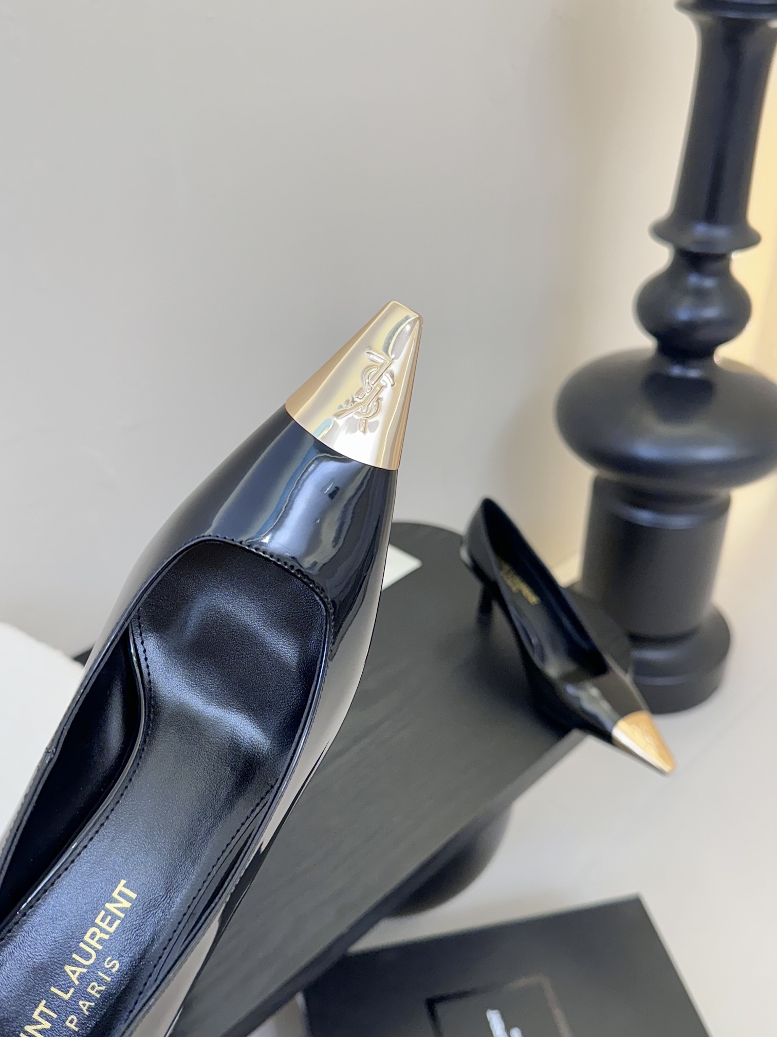 생로랑 슬링백 펌프스 유광 가죽 상세 이미지 4