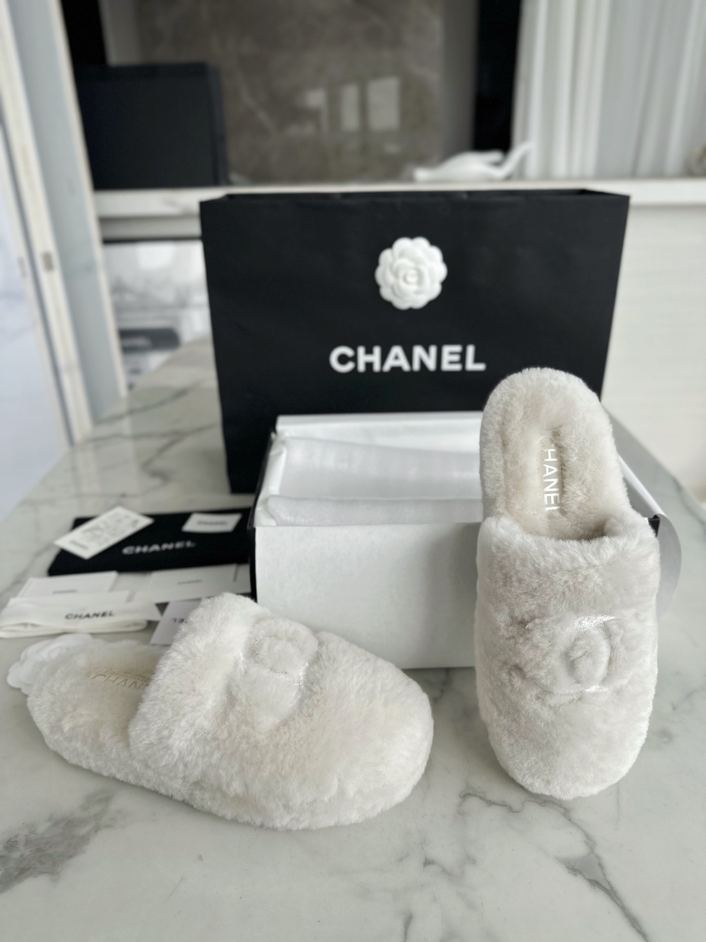 샤넬 시어링 테디 슬리퍼 화이트 상세 이미지 5