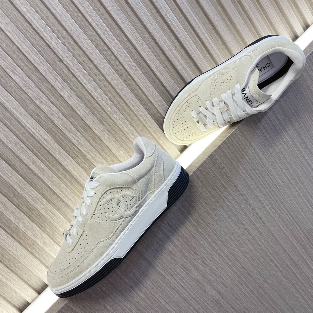 샤넬 카프스킨 & 베이지 스니커즈 상세 이미지 4