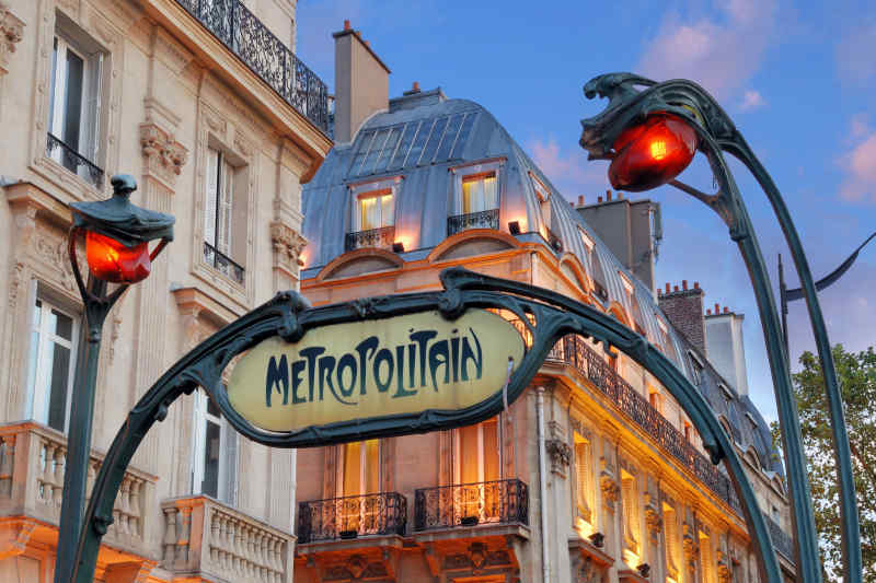 Paris metro sign