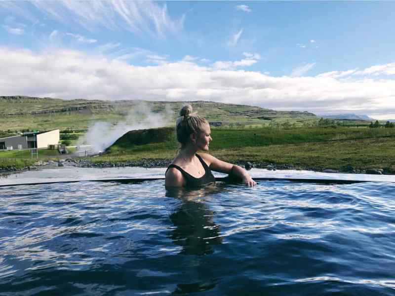 UNILAD Adventure - The ultimate hot tub 👌 🌎 Iceland 📸 Renee Roaming