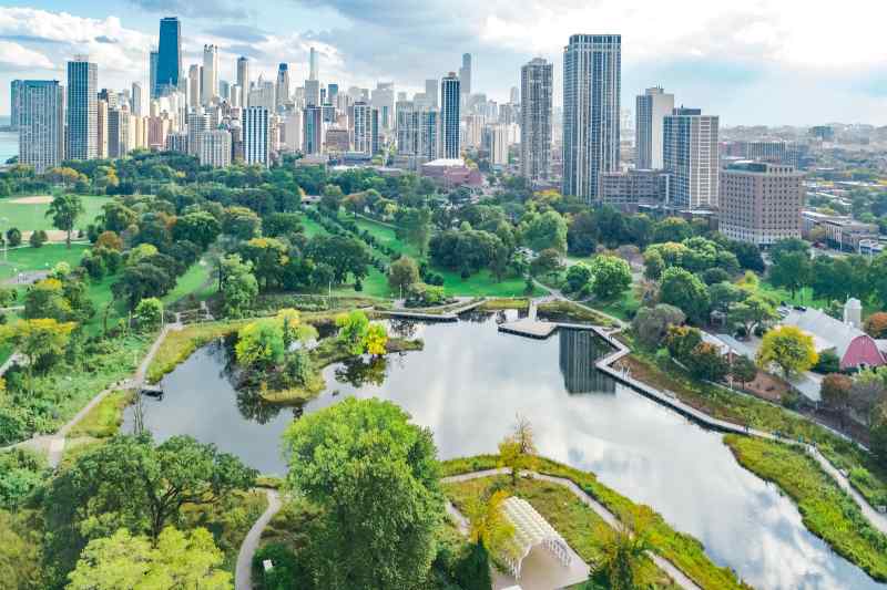 Lincoln Park Chicago Visitor Guide and Sightseeing Info