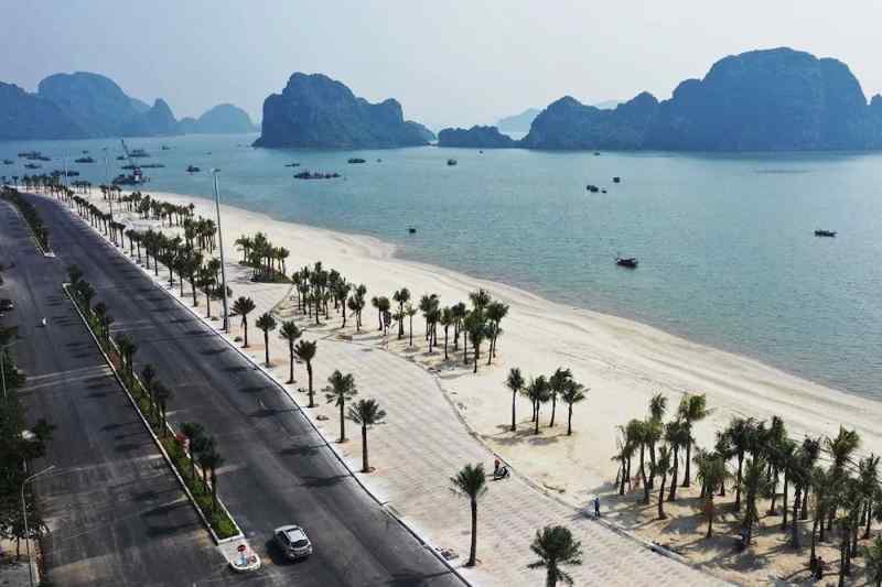 Hon Gai Beach, Ha Long City, Vietnam