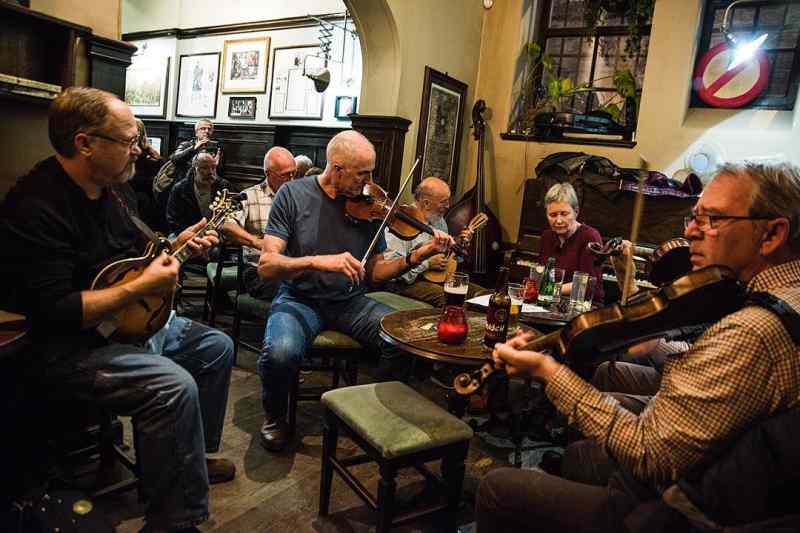 Sandy Bell's Pub in Edinburgh