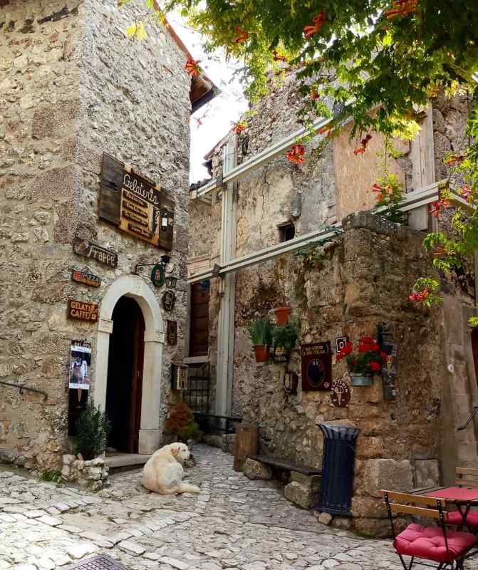 Santo Stefano di Sessanio, Abruzzo @fagnani_gabriella