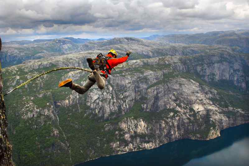 Bungee jumping in Ecuador