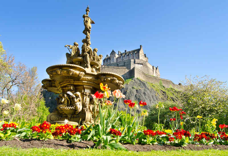 Travel to Edinburgh in Scotland