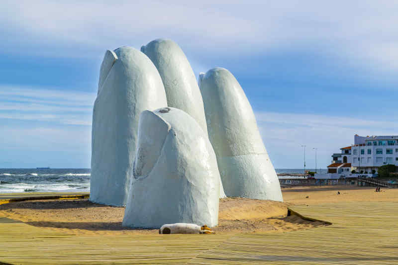 La Mano sculpture in Punta del Este