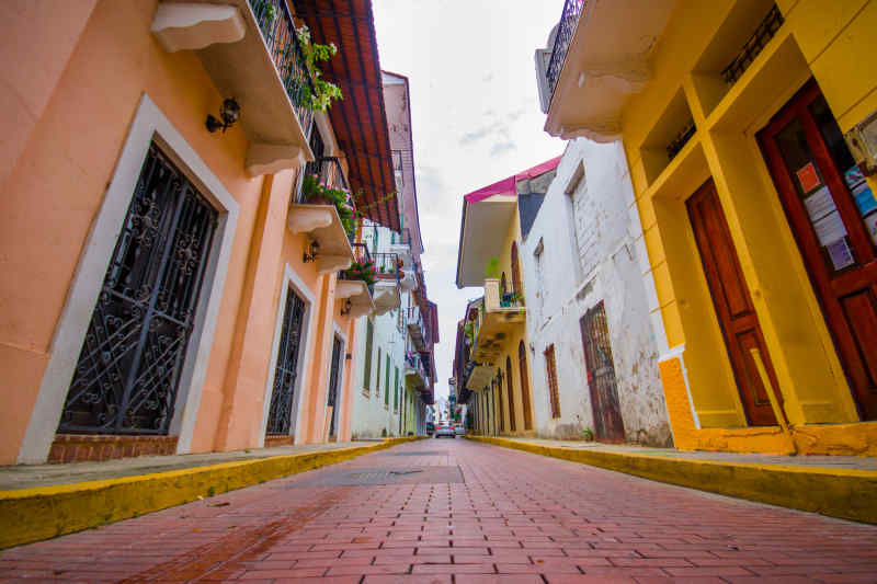 Walking tour through Casco Viejo